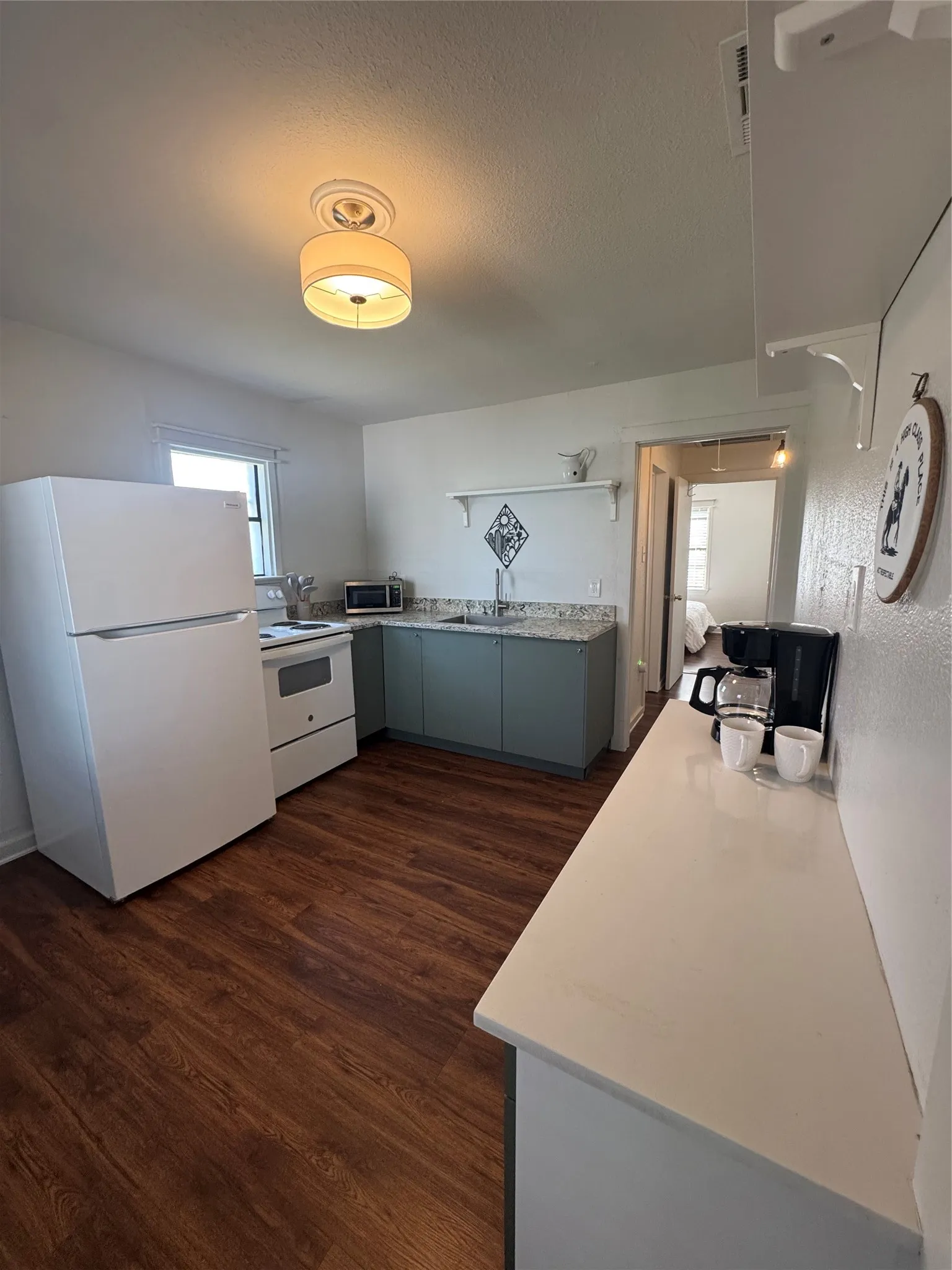 Single Family Residence For Rent in Tarrant County , 108 NW 30th Street, Fort Worth, Texas 76106, 2 Bedroom, 1 Bathroom, Garage spaces, 768 Sqft, built in 1949, mls#21390312, Real Estate Agent in Fort Worth, Homes For Rent in Tarrant county, Homes For Rent in Fort Worth, Realtor in Fort Worth Texas, Real Estate Brokerage Independent Realty Texas, Luminita Cordes Realtor