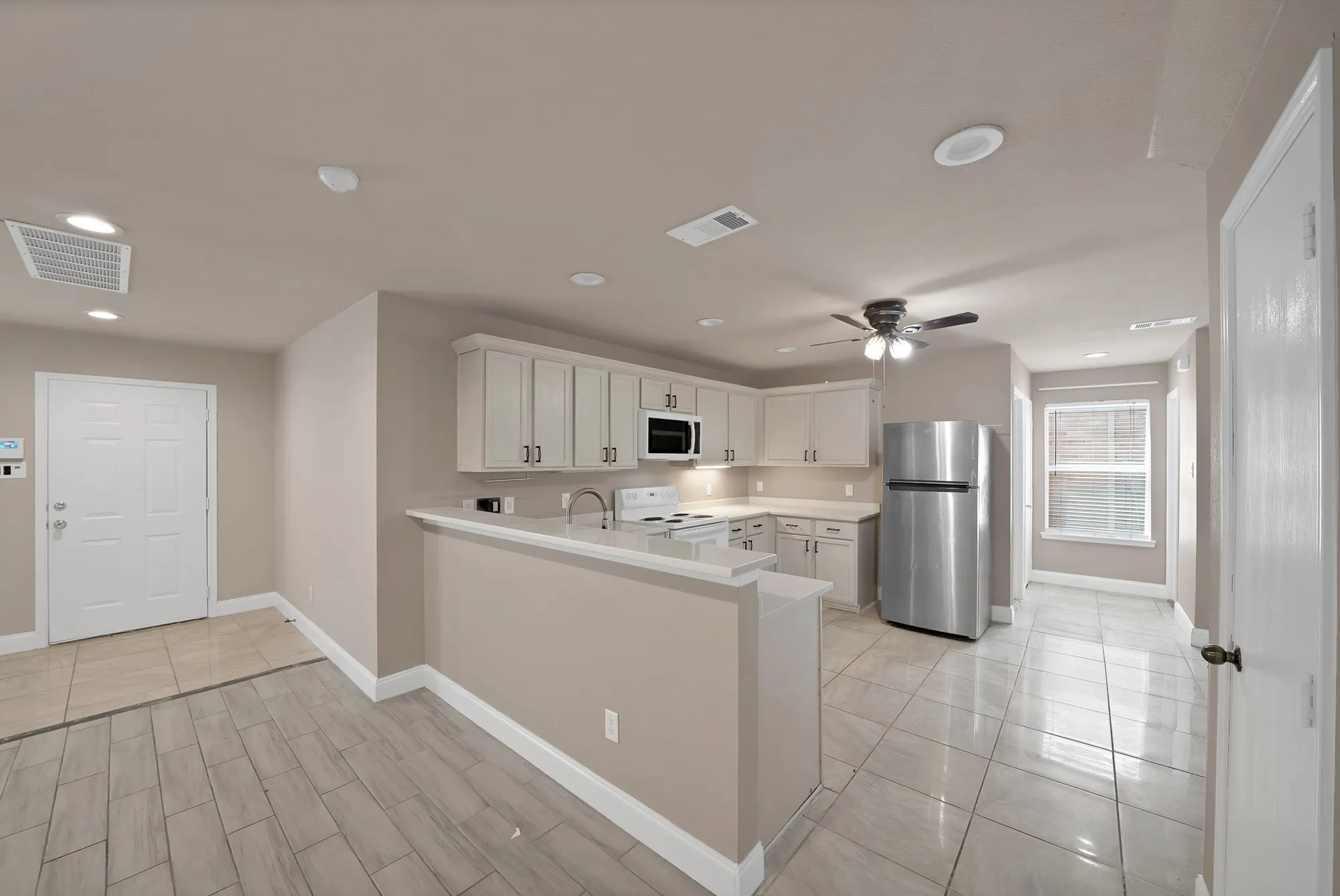 Single Family Residence For Rent in Tarrant County , 13241 Ridgepointe Road, Fort Worth, Texas 76244, 3 Bedroom, 3 Bathroom, 2 Garage spaces, 1,890 Sqft, built in 2002, mls#21390338, Real Estate Agent in Fort Worth, Homes For Rent in Tarrant county, Homes For Rent in Fort Worth, Realtor in Fort Worth Texas, Real Estate Brokerage Independent Realty Texas, Luminita Cordes Realtor