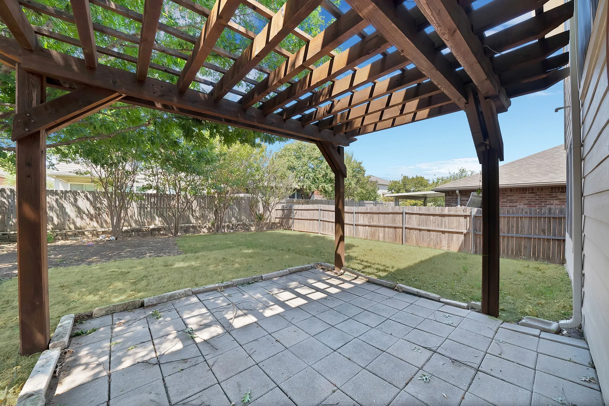 Single Family Residence For Rent in Tarrant County , 13241 Ridgepointe Road, Fort Worth, Texas 76244, 3 Bedroom, 3 Bathroom, 2 Garage spaces, 1,890 Sqft, built in 2002, mls#21390338, Real Estate Agent in Fort Worth, Homes For Rent in Tarrant county, Homes For Rent in Fort Worth, Realtor in Fort Worth Texas, Real Estate Brokerage Independent Realty Texas, Luminita Cordes Realtor