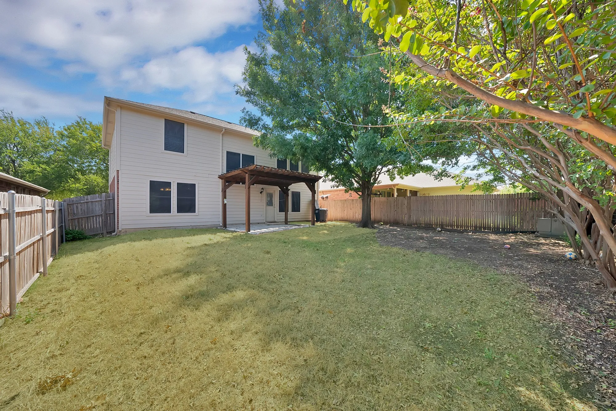 Single Family Residence For Rent in Tarrant County , 13241 Ridgepointe Road, Fort Worth, Texas 76244, 3 Bedroom, 3 Bathroom, 2 Garage spaces, 1,890 Sqft, built in 2002, mls#21390338, Real Estate Agent in Fort Worth, Homes For Rent in Tarrant county, Homes For Rent in Fort Worth, Realtor in Fort Worth Texas, Real Estate Brokerage Independent Realty Texas, Luminita Cordes Realtor
