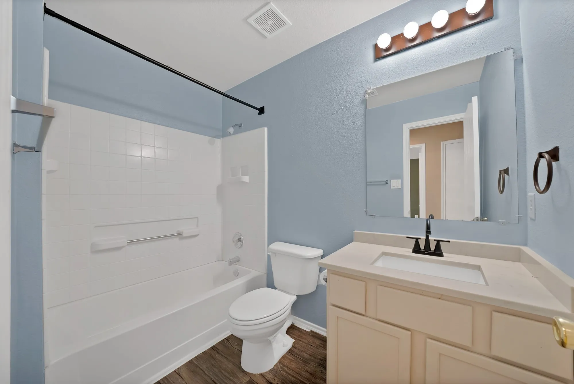 Single Family Residence For Rent in Tarrant County , 13241 Ridgepointe Road, Fort Worth, Texas 76244, 3 Bedroom, 3 Bathroom, 2 Garage spaces, 1,890 Sqft, built in 2002, mls#21390338, Real Estate Agent in Fort Worth, Homes For Rent in Tarrant county, Homes For Rent in Fort Worth, Realtor in Fort Worth Texas, Real Estate Brokerage Independent Realty Texas, Luminita Cordes Realtor