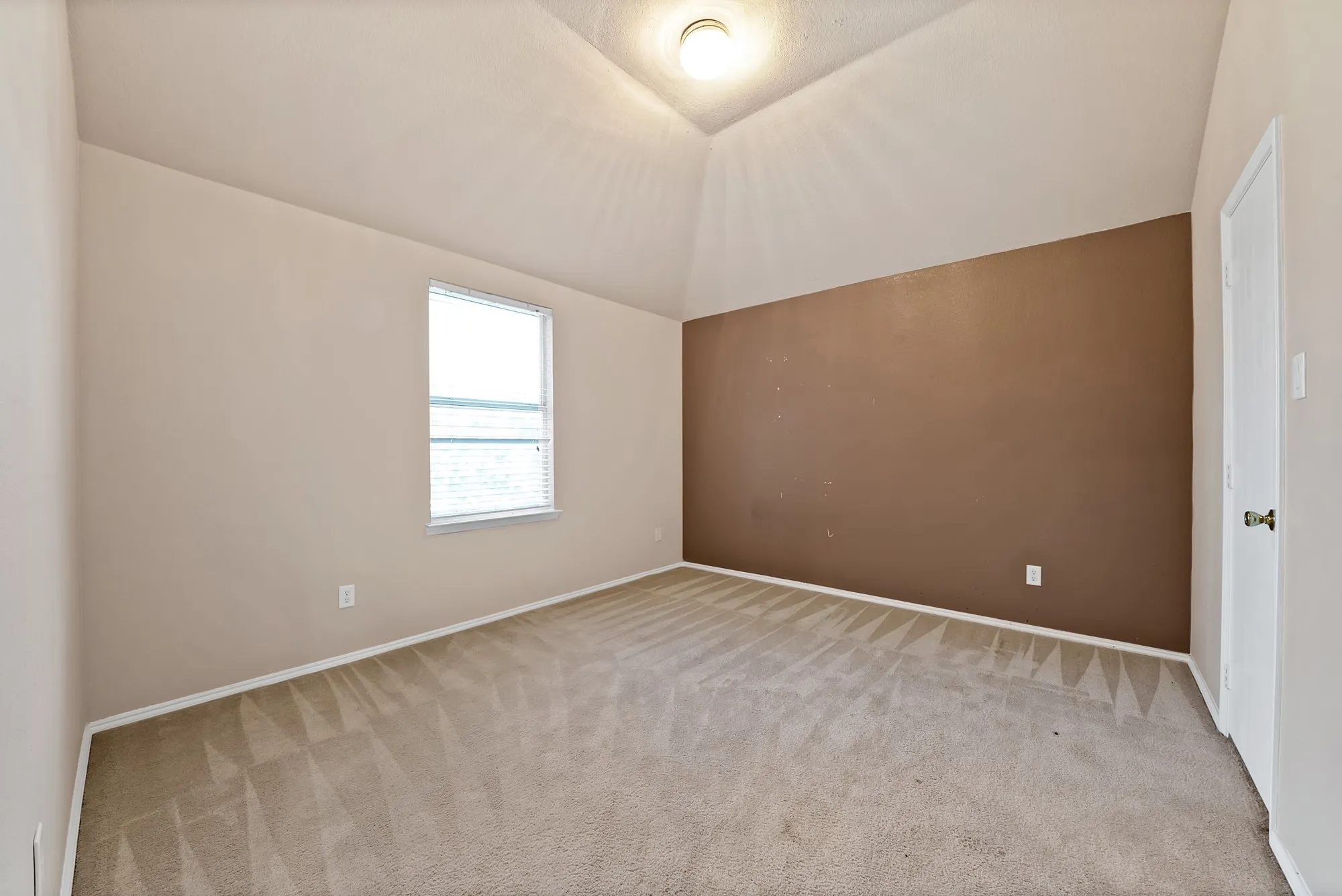 Single Family Residence For Rent in Tarrant County , 13241 Ridgepointe Road, Fort Worth, Texas 76244, 3 Bedroom, 3 Bathroom, 2 Garage spaces, 1,890 Sqft, built in 2002, mls#21390338, Real Estate Agent in Fort Worth, Homes For Rent in Tarrant county, Homes For Rent in Fort Worth, Realtor in Fort Worth Texas, Real Estate Brokerage Independent Realty Texas, Luminita Cordes Realtor