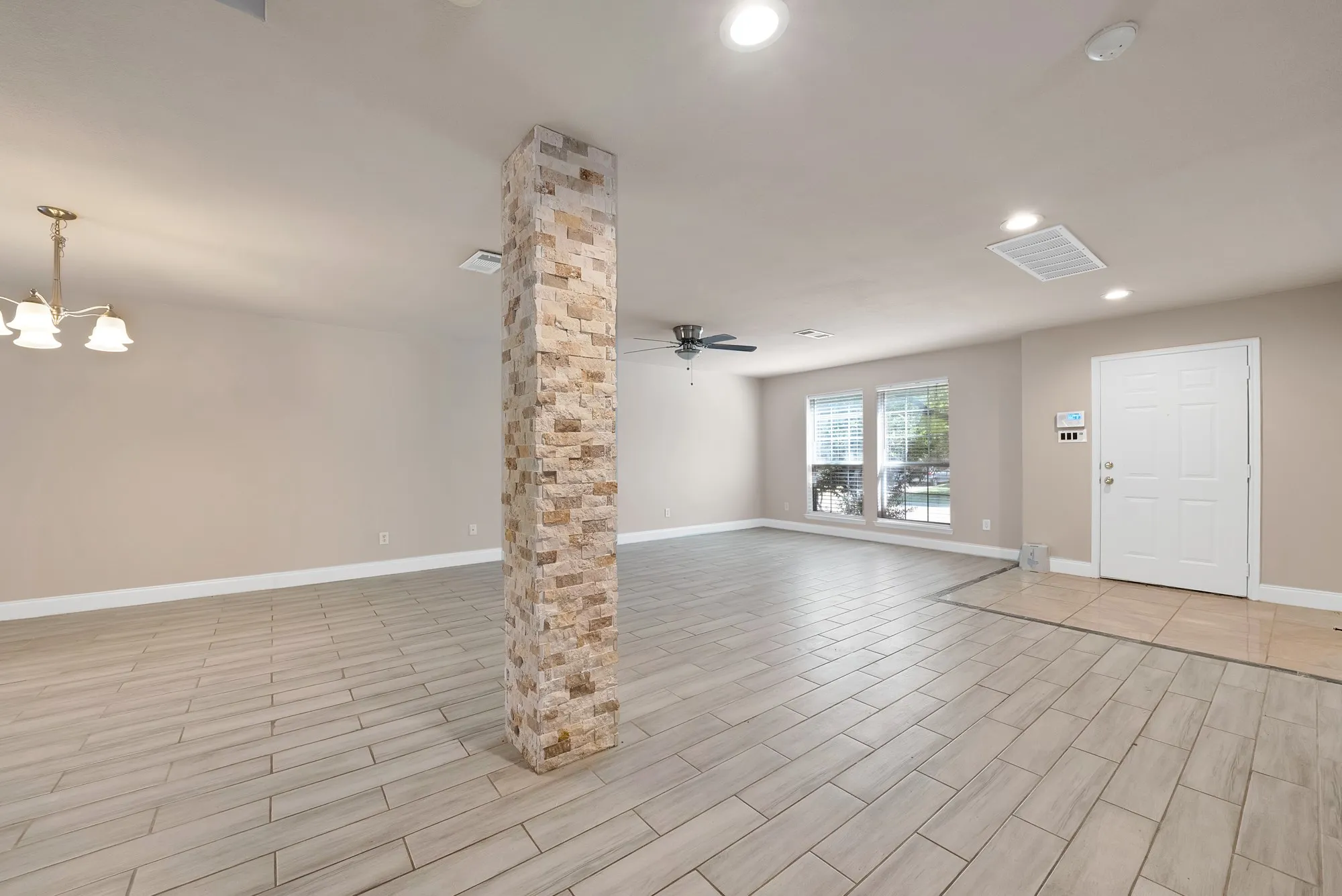 Single Family Residence For Rent in Tarrant County , 13241 Ridgepointe Road, Fort Worth, Texas 76244, 3 Bedroom, 3 Bathroom, 2 Garage spaces, 1,890 Sqft, built in 2002, mls#21390338, Real Estate Agent in Fort Worth, Homes For Rent in Tarrant county, Homes For Rent in Fort Worth, Realtor in Fort Worth Texas, Real Estate Brokerage Independent Realty Texas, Luminita Cordes Realtor