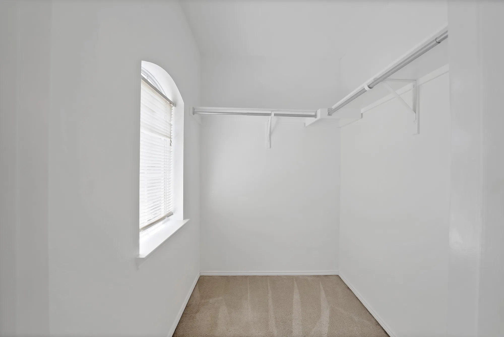 Single Family Residence For Rent in Tarrant County , 13241 Ridgepointe Road, Fort Worth, Texas 76244, 3 Bedroom, 3 Bathroom, 2 Garage spaces, 1,890 Sqft, built in 2002, mls#21390338, Real Estate Agent in Fort Worth, Homes For Rent in Tarrant county, Homes For Rent in Fort Worth, Realtor in Fort Worth Texas, Real Estate Brokerage Independent Realty Texas, Luminita Cordes Realtor