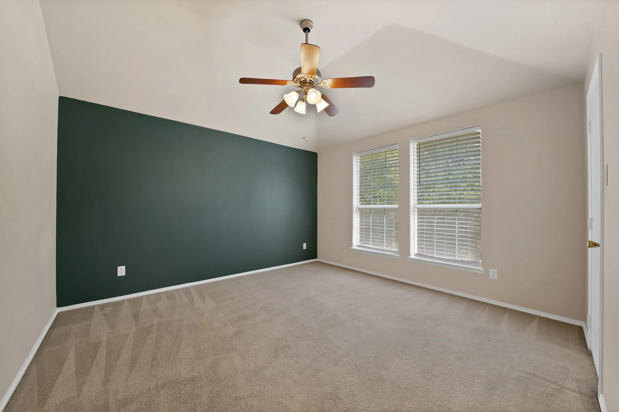 Single Family Residence For Rent in Tarrant County , 13241 Ridgepointe Road, Fort Worth, Texas 76244, 3 Bedroom, 3 Bathroom, 2 Garage spaces, 1,890 Sqft, built in 2002, mls#21390338, Real Estate Agent in Fort Worth, Homes For Rent in Tarrant county, Homes For Rent in Fort Worth, Realtor in Fort Worth Texas, Real Estate Brokerage Independent Realty Texas, Luminita Cordes Realtor