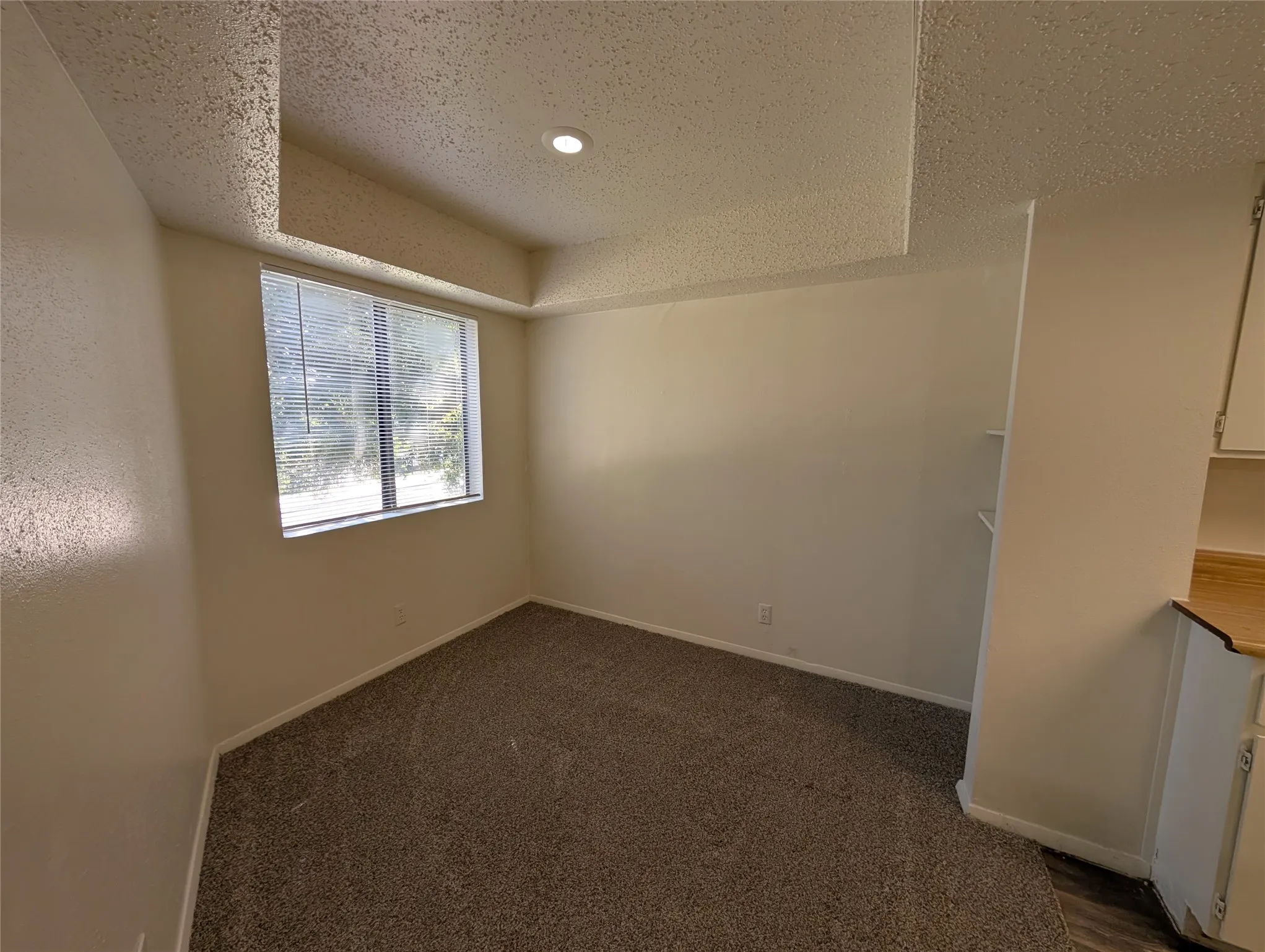 Condominium For Rent in Dallas County , 7431 Holly Hill Drive 204, Dallas, Texas 75231, 2 Bedroom, 2 Bathroom, Garage spaces, 950 Sqft, built in 1979, mls#21390339, Real Estate Agent in Dallas, Homes For Rent in Dallas county, Homes For Rent in Dallas, Realtor in Dallas Texas, Real Estate Brokerage Independent Realty Texas, Luminita Cordes Realtor