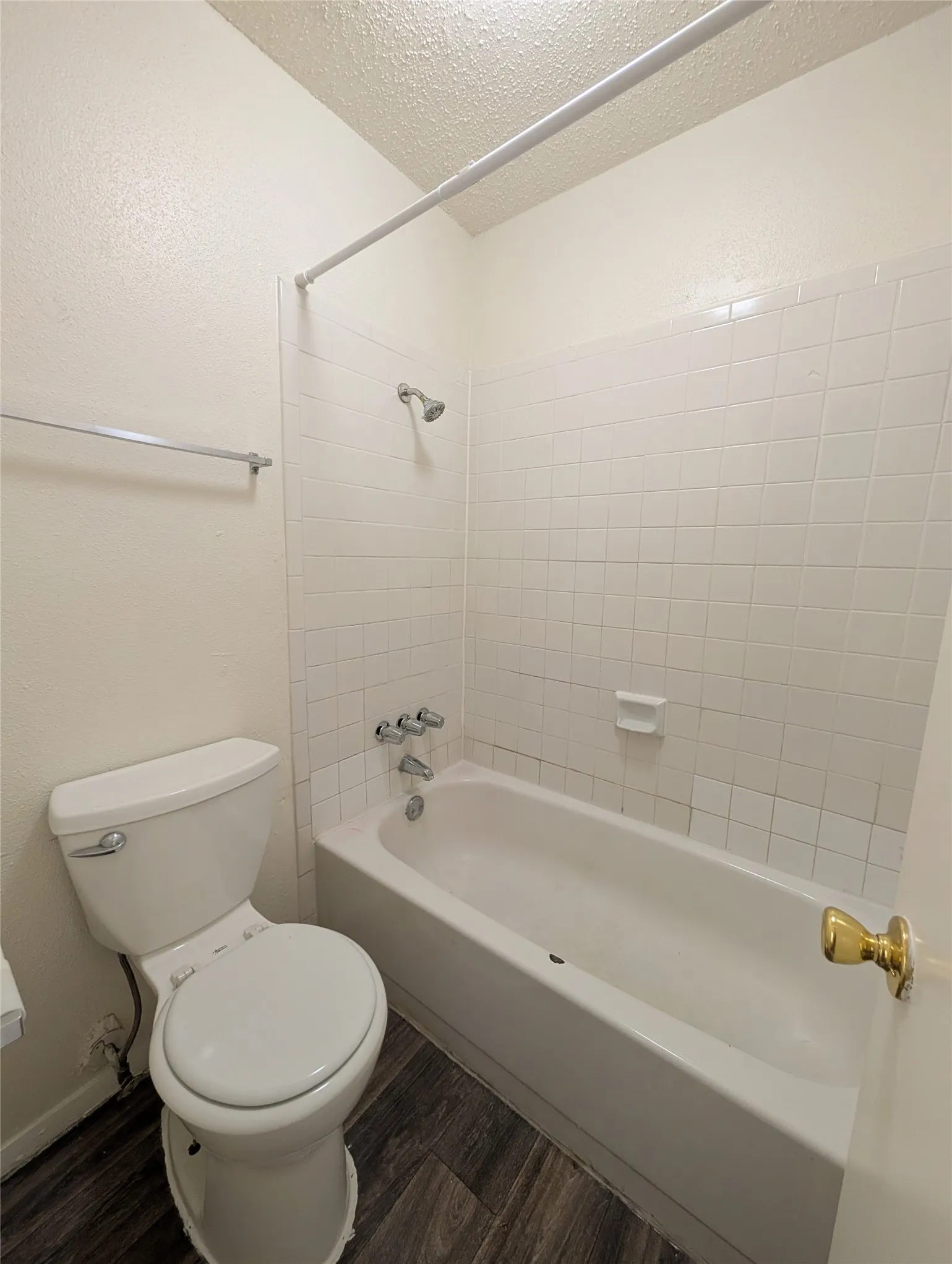 Condominium For Rent in Dallas County , 7431 Holly Hill Drive 204, Dallas, Texas 75231, 2 Bedroom, 2 Bathroom, Garage spaces, 950 Sqft, built in 1979, mls#21390339, Real Estate Agent in Dallas, Homes For Rent in Dallas county, Homes For Rent in Dallas, Realtor in Dallas Texas, Real Estate Brokerage Independent Realty Texas, Luminita Cordes Realtor
