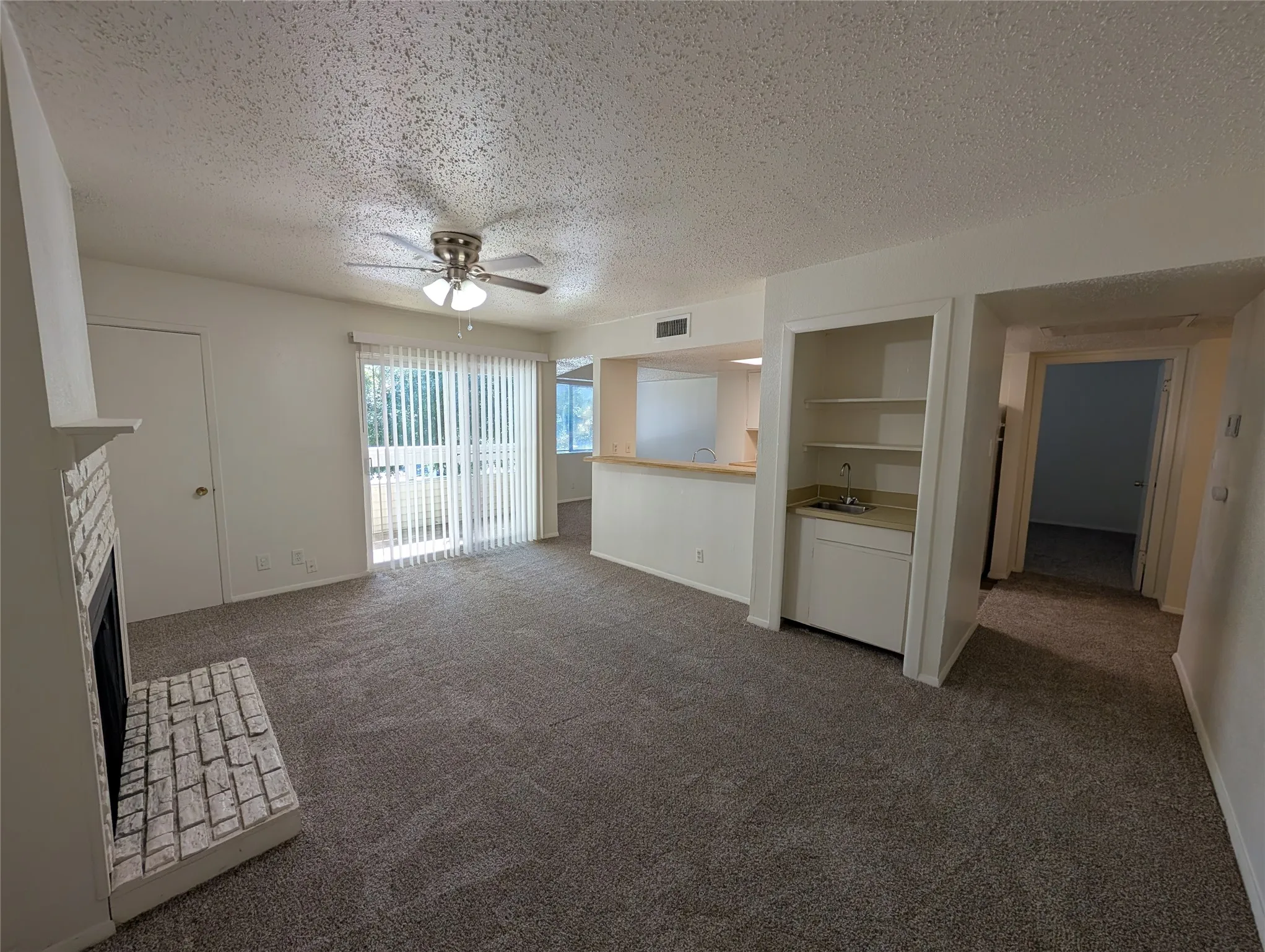 Condominium For Rent in Dallas County , 7431 Holly Hill Drive 204, Dallas, Texas 75231, 2 Bedroom, 2 Bathroom, Garage spaces, 950 Sqft, built in 1979, mls#21390339, Real Estate Agent in Dallas, Homes For Rent in Dallas county, Homes For Rent in Dallas, Realtor in Dallas Texas, Real Estate Brokerage Independent Realty Texas, Luminita Cordes Realtor