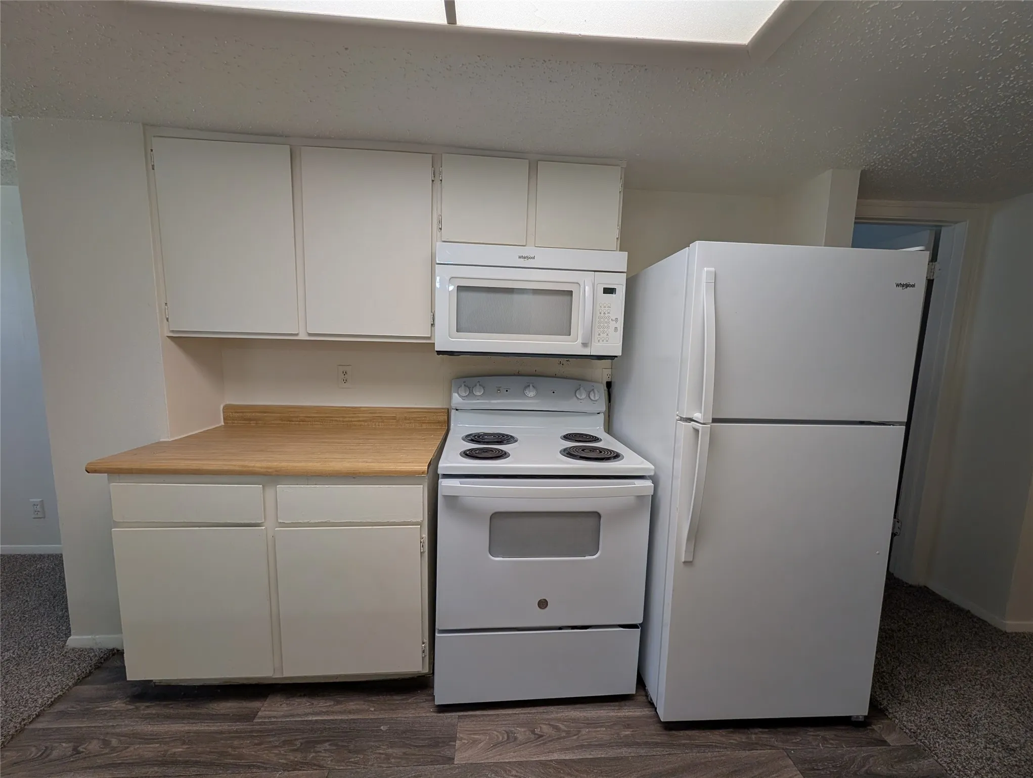 Condominium For Rent in Dallas County , 7431 Holly Hill Drive 204, Dallas, Texas 75231, 2 Bedroom, 2 Bathroom, Garage spaces, 950 Sqft, built in 1979, mls#21390339, Real Estate Agent in Dallas, Homes For Rent in Dallas county, Homes For Rent in Dallas, Realtor in Dallas Texas, Real Estate Brokerage Independent Realty Texas, Luminita Cordes Realtor