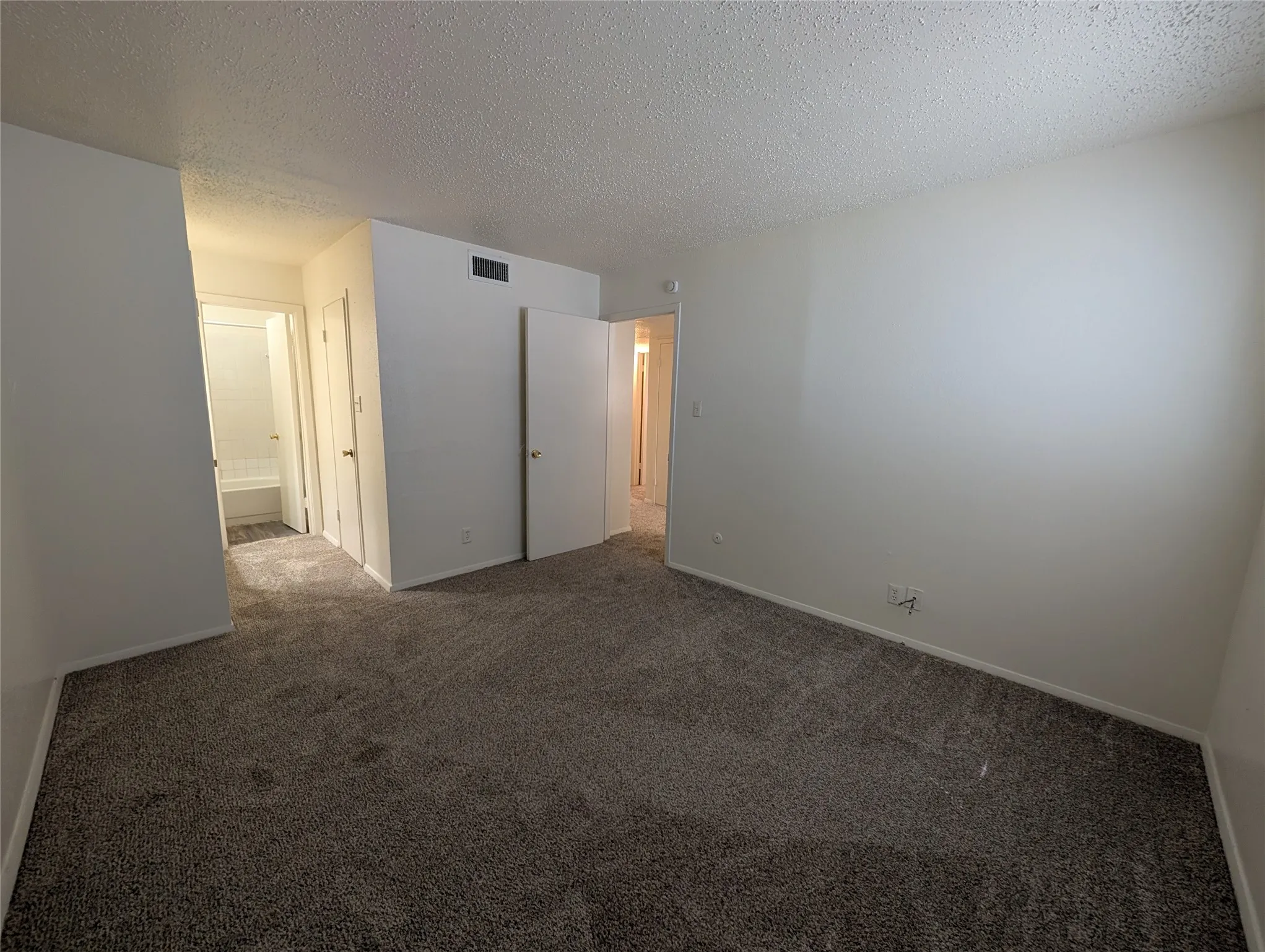 Condominium For Rent in Dallas County , 7431 Holly Hill Drive 204, Dallas, Texas 75231, 2 Bedroom, 2 Bathroom, Garage spaces, 950 Sqft, built in 1979, mls#21390339, Real Estate Agent in Dallas, Homes For Rent in Dallas county, Homes For Rent in Dallas, Realtor in Dallas Texas, Real Estate Brokerage Independent Realty Texas, Luminita Cordes Realtor