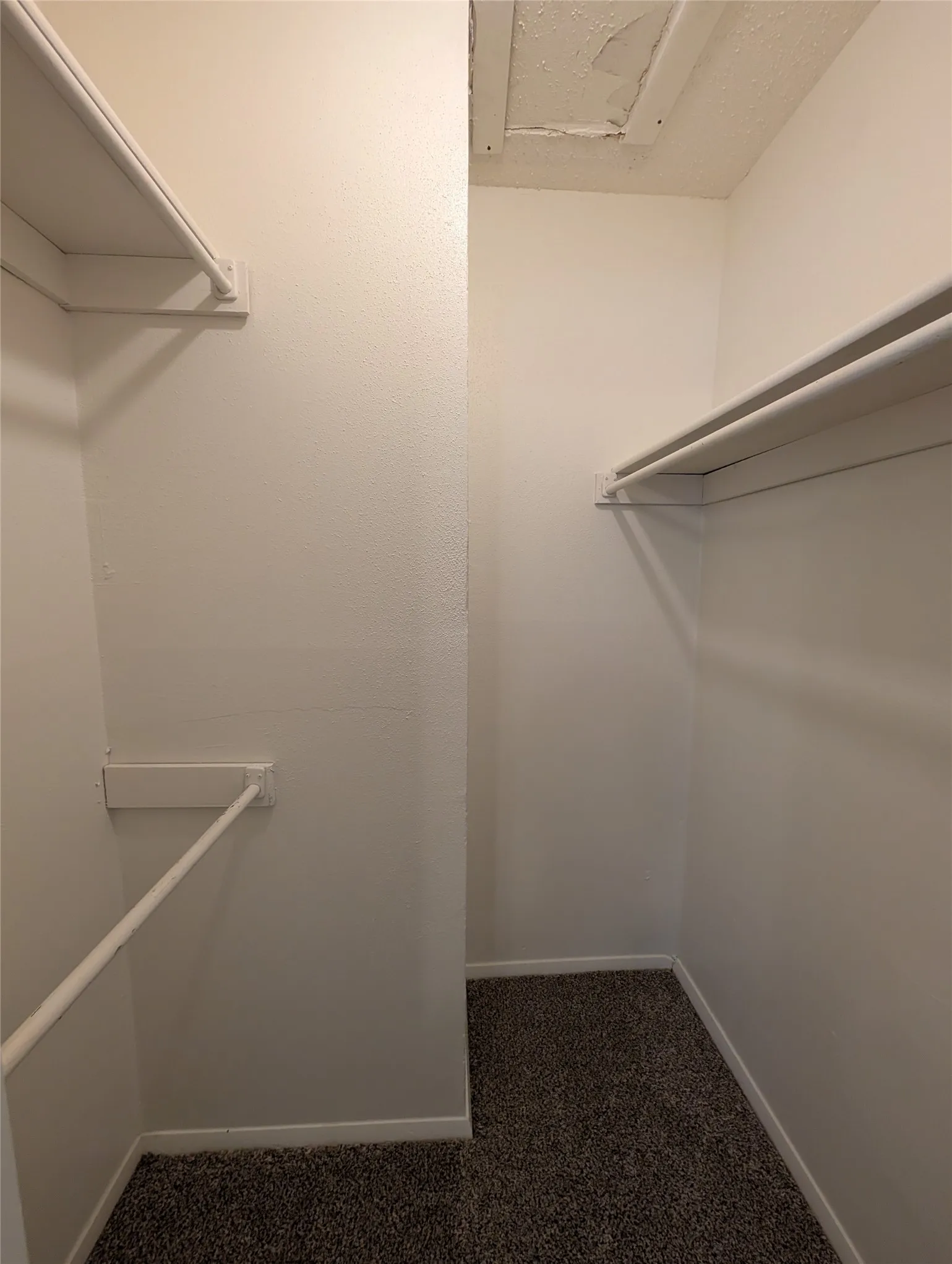 Condominium For Rent in Dallas County , 7431 Holly Hill Drive 204, Dallas, Texas 75231, 2 Bedroom, 2 Bathroom, Garage spaces, 950 Sqft, built in 1979, mls#21390339, Real Estate Agent in Dallas, Homes For Rent in Dallas county, Homes For Rent in Dallas, Realtor in Dallas Texas, Real Estate Brokerage Independent Realty Texas, Luminita Cordes Realtor