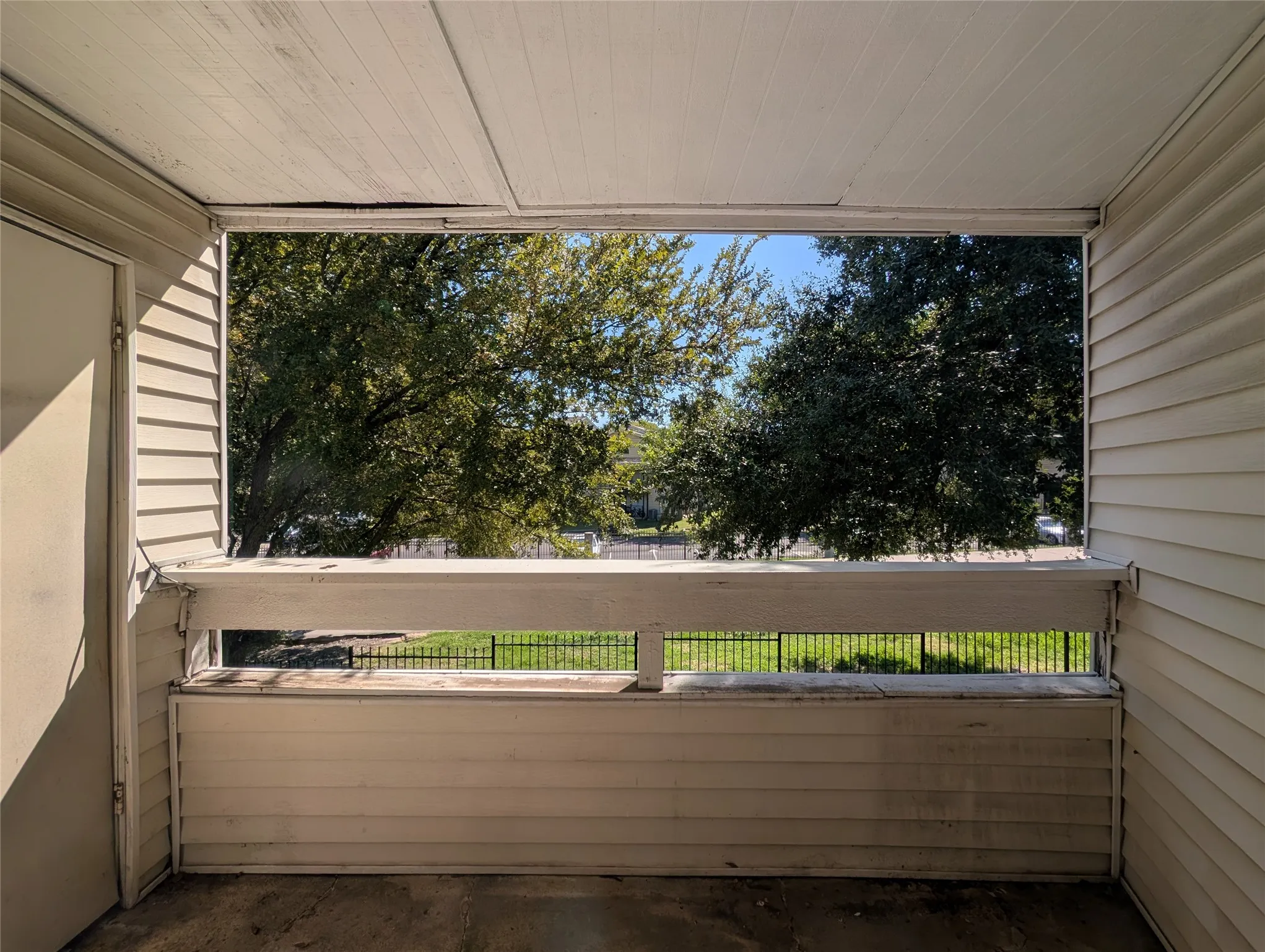 Condominium For Rent in Dallas County , 7431 Holly Hill Drive 204, Dallas, Texas 75231, 2 Bedroom, 2 Bathroom, Garage spaces, 950 Sqft, built in 1979, mls#21390339, Real Estate Agent in Dallas, Homes For Rent in Dallas county, Homes For Rent in Dallas, Realtor in Dallas Texas, Real Estate Brokerage Independent Realty Texas, Luminita Cordes Realtor