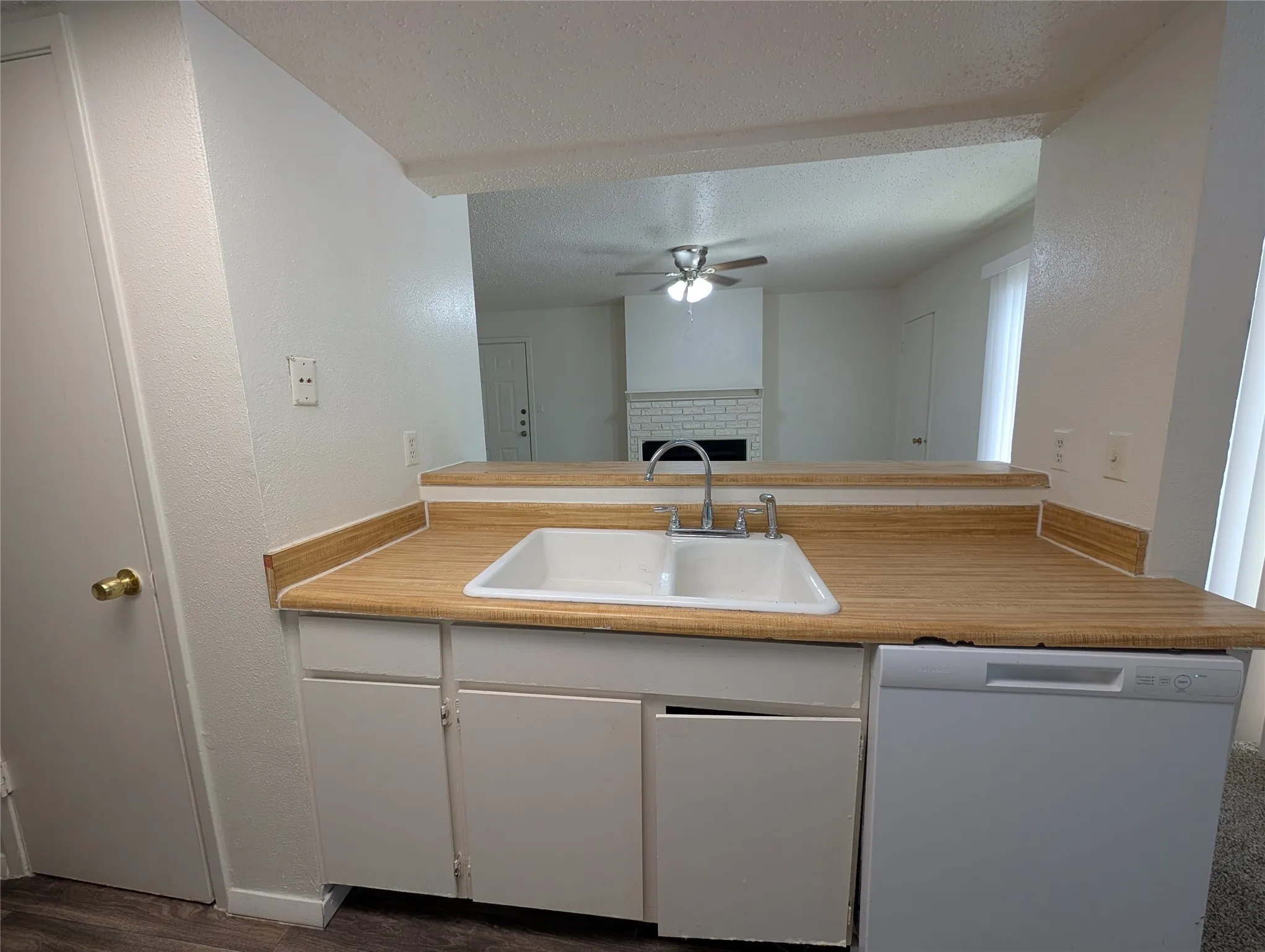 Condominium For Rent in Dallas County , 7431 Holly Hill Drive 204, Dallas, Texas 75231, 2 Bedroom, 2 Bathroom, Garage spaces, 950 Sqft, built in 1979, mls#21390339, Real Estate Agent in Dallas, Homes For Rent in Dallas county, Homes For Rent in Dallas, Realtor in Dallas Texas, Real Estate Brokerage Independent Realty Texas, Luminita Cordes Realtor