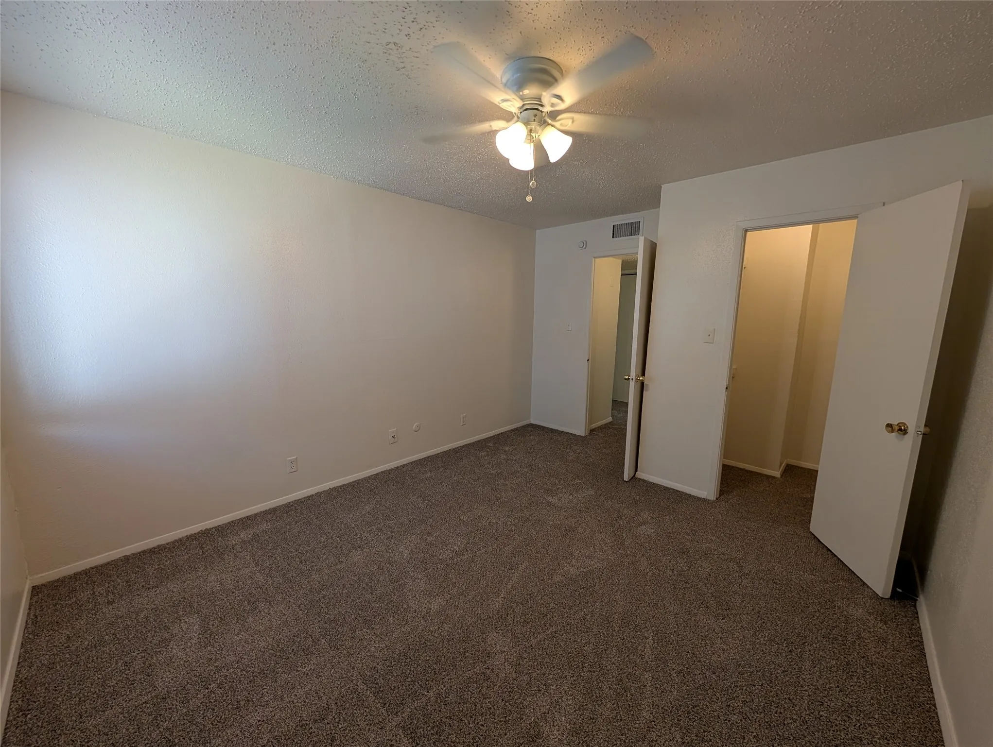 Condominium For Rent in Dallas County , 7431 Holly Hill Drive 204, Dallas, Texas 75231, 2 Bedroom, 2 Bathroom, Garage spaces, 950 Sqft, built in 1979, mls#21390339, Real Estate Agent in Dallas, Homes For Rent in Dallas county, Homes For Rent in Dallas, Realtor in Dallas Texas, Real Estate Brokerage Independent Realty Texas, Luminita Cordes Realtor