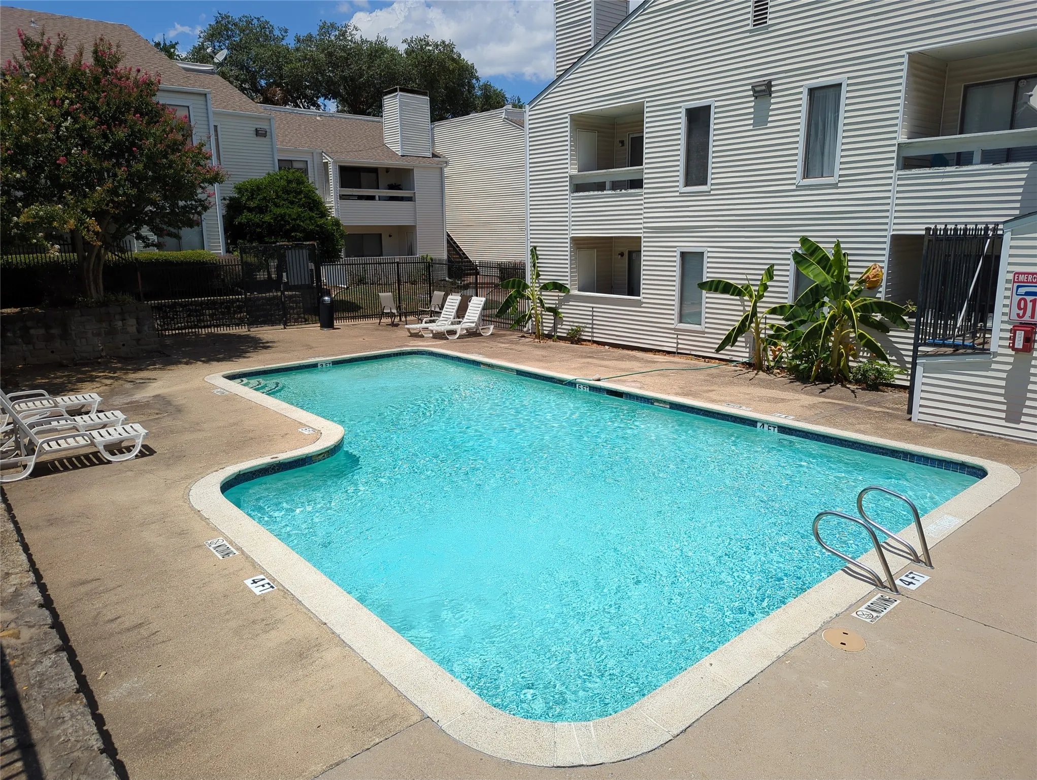 Condominium For Rent in Dallas County , 7431 Holly Hill Drive 204, Dallas, Texas 75231, 2 Bedroom, 2 Bathroom, Garage spaces, 950 Sqft, built in 1979, mls#21390339, Real Estate Agent in Dallas, Homes For Rent in Dallas county, Homes For Rent in Dallas, Realtor in Dallas Texas, Real Estate Brokerage Independent Realty Texas, Luminita Cordes Realtor