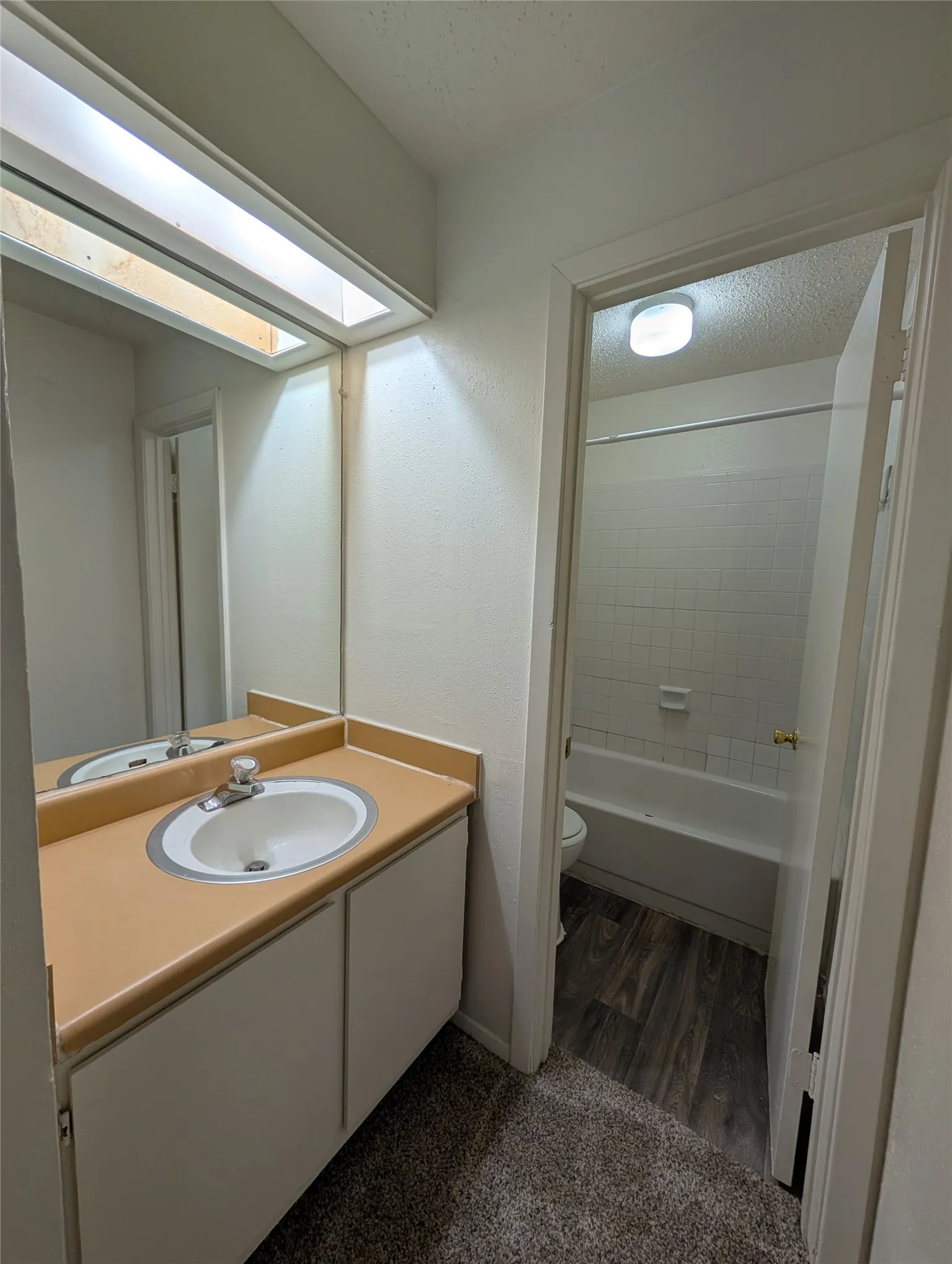 Condominium For Rent in Dallas County , 7431 Holly Hill Drive 204, Dallas, Texas 75231, 2 Bedroom, 2 Bathroom, Garage spaces, 950 Sqft, built in 1979, mls#21390339, Real Estate Agent in Dallas, Homes For Rent in Dallas county, Homes For Rent in Dallas, Realtor in Dallas Texas, Real Estate Brokerage Independent Realty Texas, Luminita Cordes Realtor