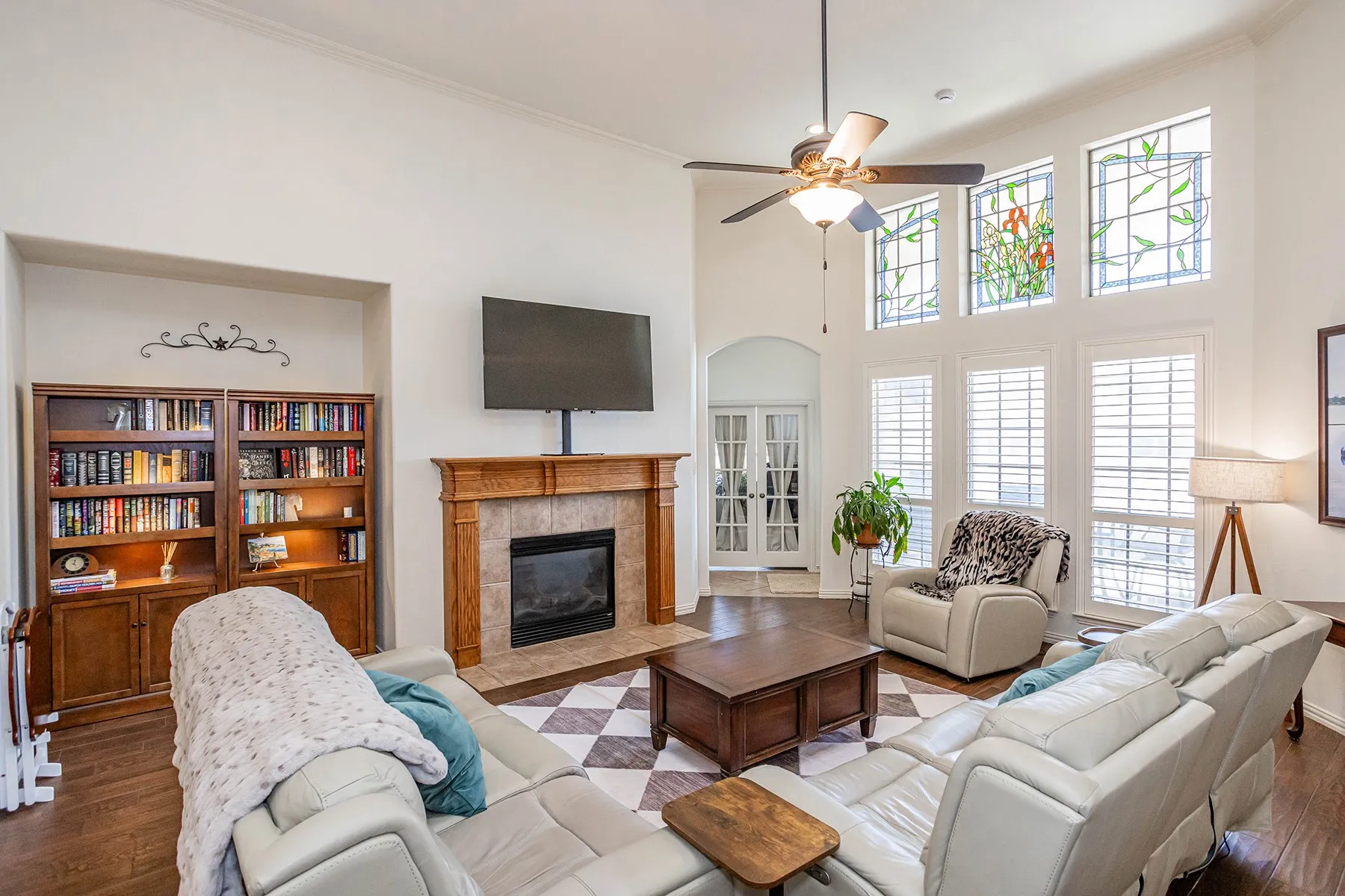 Single Family Residence For Sale in Tarrant County , 5900 Barton Springs Drive, North Richland Hills, Texas 76180, 4 Bedroom, 3 Bathroom, 3 Garage spaces, 2,550 Sqft, built in 2006, mls#21390340, Real Estate Agent in North Richland Hills, Homes For Sale in Tarrant county, Homes For Sale in North Richland Hills, Realtor in North Richland Hills Texas, Real Estate Brokerage Independent Realty Texas, Luminita Cordes Realtor