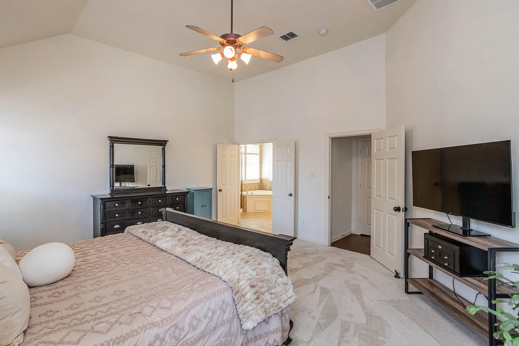 Single Family Residence For Sale in Tarrant County , 5900 Barton Springs Drive, North Richland Hills, Texas 76180, 4 Bedroom, 3 Bathroom, 3 Garage spaces, 2,550 Sqft, built in 2006, mls#21390340, Real Estate Agent in North Richland Hills, Homes For Sale in Tarrant county, Homes For Sale in North Richland Hills, Realtor in North Richland Hills Texas, Real Estate Brokerage Independent Realty Texas, Luminita Cordes Realtor