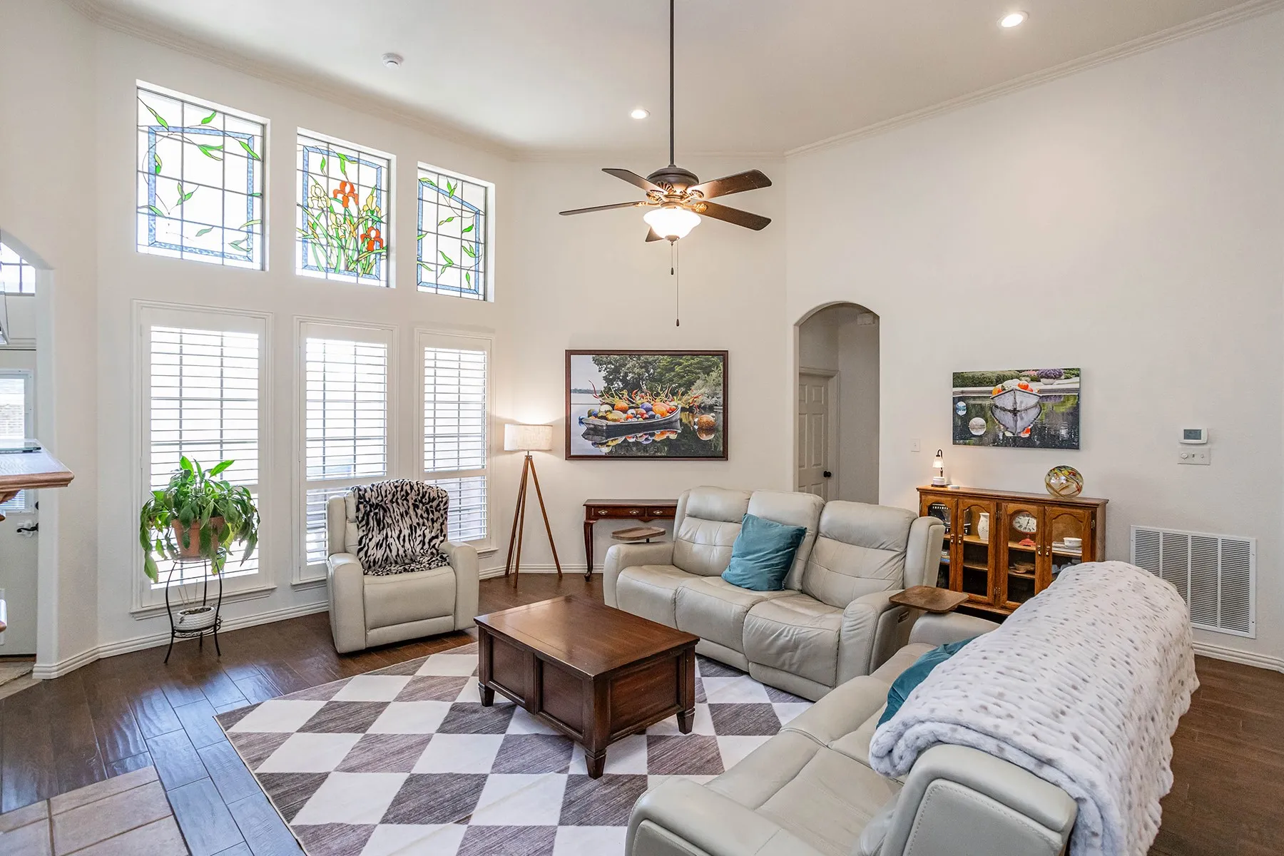 Single Family Residence For Sale in Tarrant County , 5900 Barton Springs Drive, North Richland Hills, Texas 76180, 4 Bedroom, 3 Bathroom, 3 Garage spaces, 2,550 Sqft, built in 2006, mls#21390340, Real Estate Agent in North Richland Hills, Homes For Sale in Tarrant county, Homes For Sale in North Richland Hills, Realtor in North Richland Hills Texas, Real Estate Brokerage Independent Realty Texas, Luminita Cordes Realtor