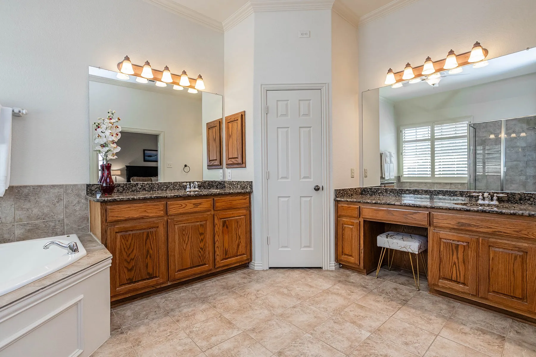 Single Family Residence For Sale in Tarrant County , 5900 Barton Springs Drive, North Richland Hills, Texas 76180, 4 Bedroom, 3 Bathroom, 3 Garage spaces, 2,550 Sqft, built in 2006, mls#21390340, Real Estate Agent in North Richland Hills, Homes For Sale in Tarrant county, Homes For Sale in North Richland Hills, Realtor in North Richland Hills Texas, Real Estate Brokerage Independent Realty Texas, Luminita Cordes Realtor