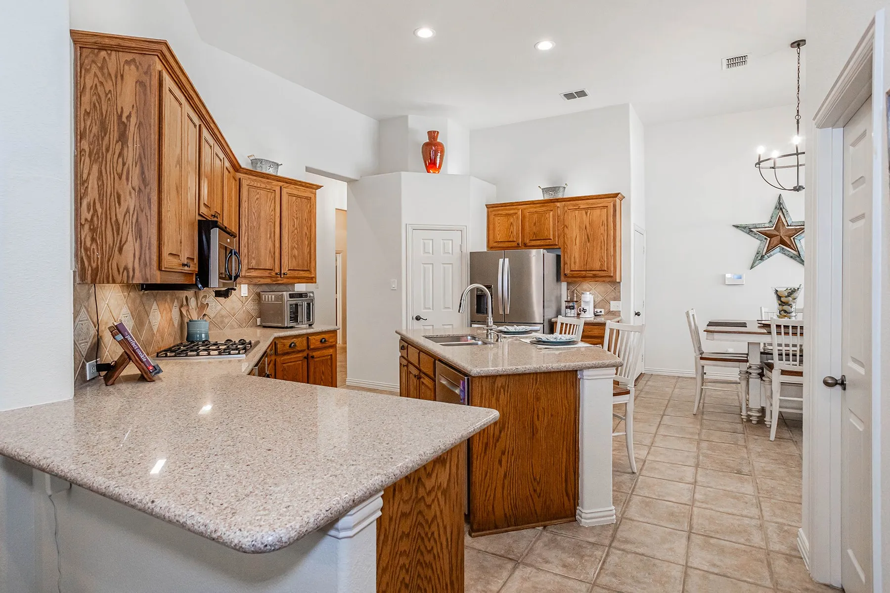 Single Family Residence For Sale in Tarrant County , 5900 Barton Springs Drive, North Richland Hills, Texas 76180, 4 Bedroom, 3 Bathroom, 3 Garage spaces, 2,550 Sqft, built in 2006, mls#21390340, Real Estate Agent in North Richland Hills, Homes For Sale in Tarrant county, Homes For Sale in North Richland Hills, Realtor in North Richland Hills Texas, Real Estate Brokerage Independent Realty Texas, Luminita Cordes Realtor