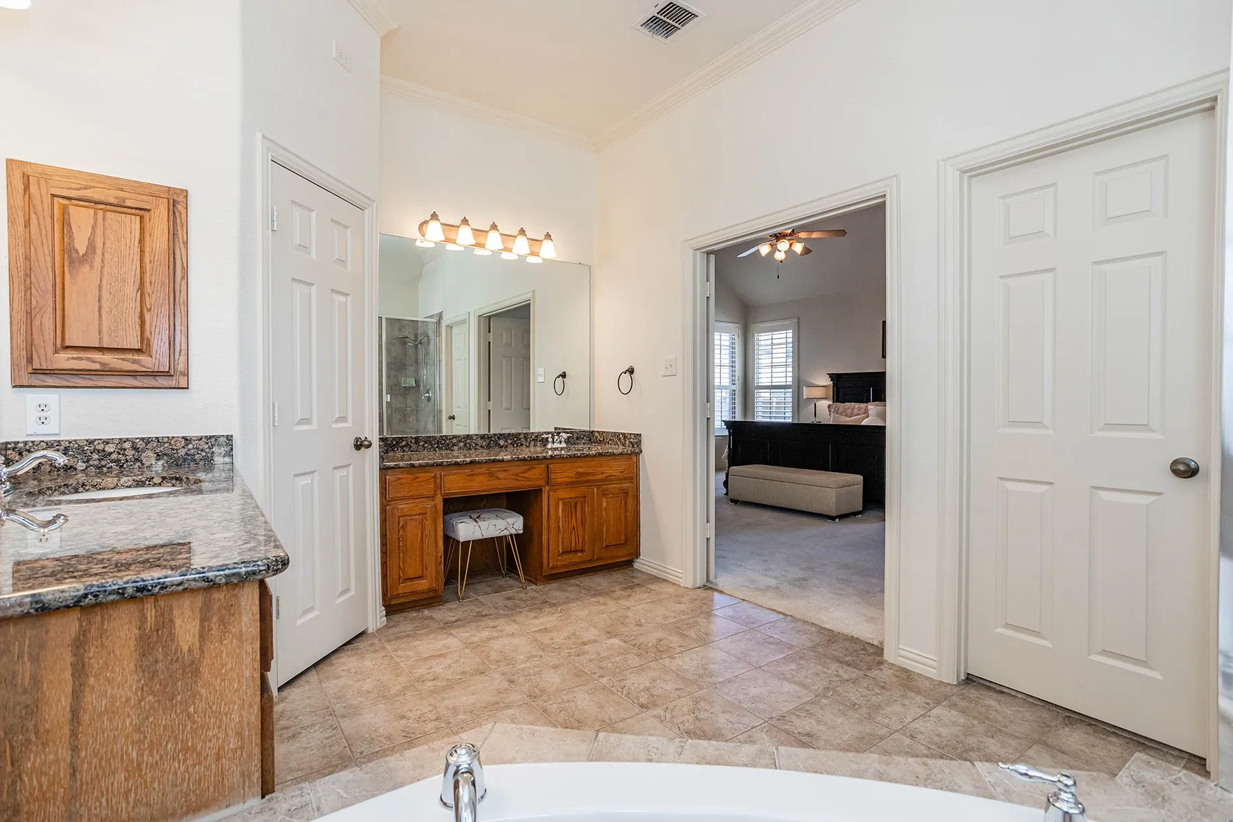 Single Family Residence For Sale in Tarrant County , 5900 Barton Springs Drive, North Richland Hills, Texas 76180, 4 Bedroom, 3 Bathroom, 3 Garage spaces, 2,550 Sqft, built in 2006, mls#21390340, Real Estate Agent in North Richland Hills, Homes For Sale in Tarrant county, Homes For Sale in North Richland Hills, Realtor in North Richland Hills Texas, Real Estate Brokerage Independent Realty Texas, Luminita Cordes Realtor