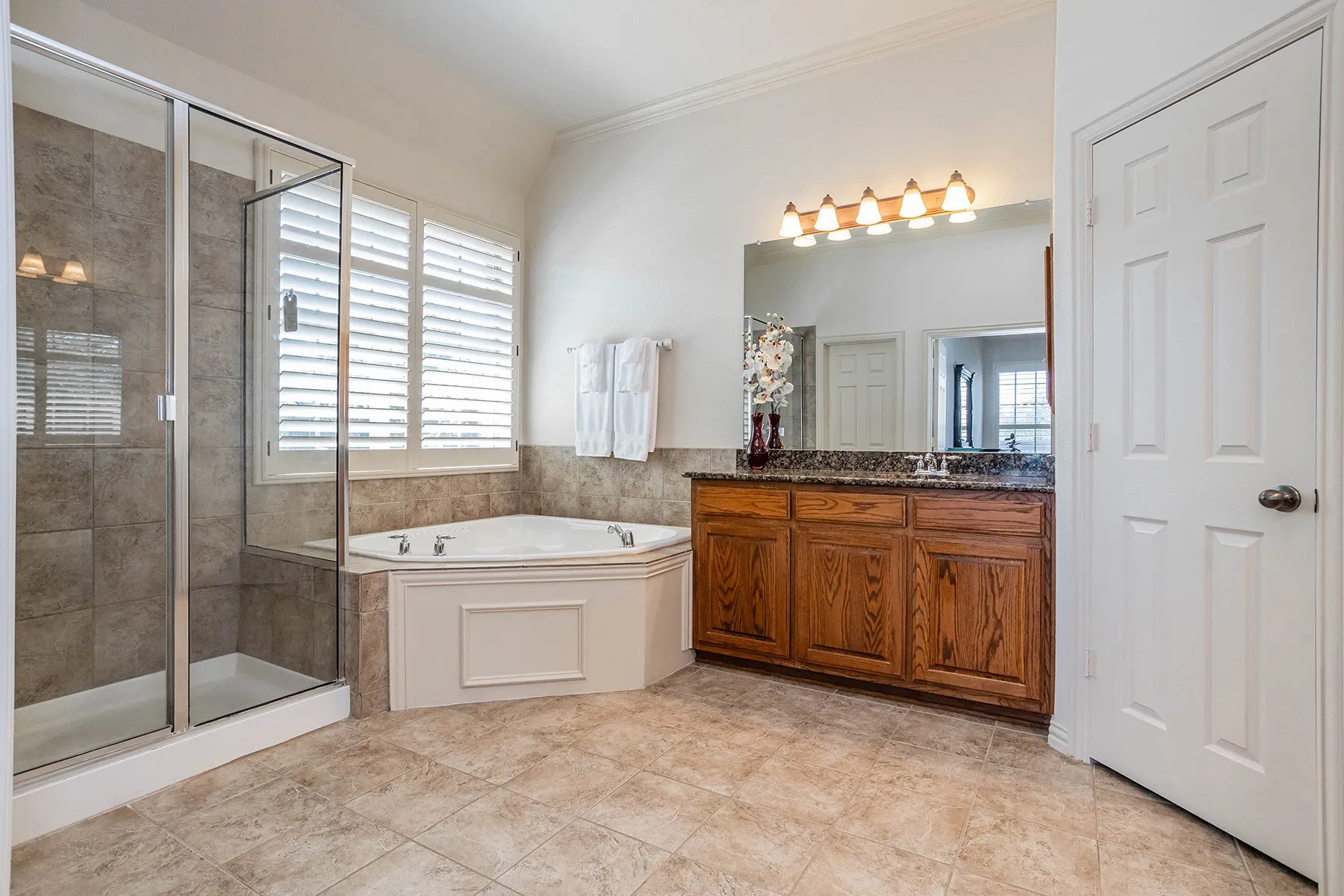 Single Family Residence For Sale in Tarrant County , 5900 Barton Springs Drive, North Richland Hills, Texas 76180, 4 Bedroom, 3 Bathroom, 3 Garage spaces, 2,550 Sqft, built in 2006, mls#21390340, Real Estate Agent in North Richland Hills, Homes For Sale in Tarrant county, Homes For Sale in North Richland Hills, Realtor in North Richland Hills Texas, Real Estate Brokerage Independent Realty Texas, Luminita Cordes Realtor