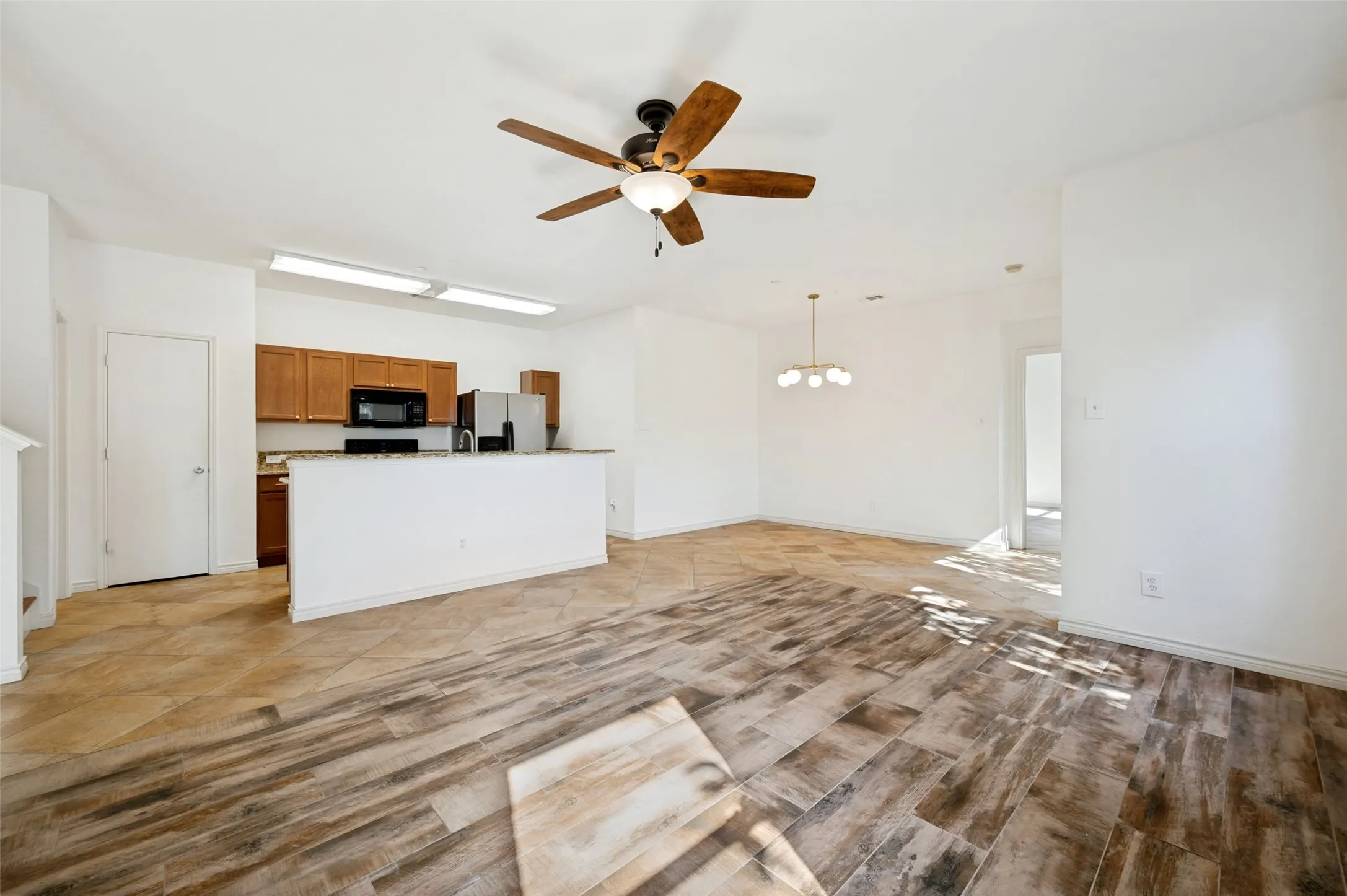 Single Family Residence For Rent in Denton County , 5900 Stone Mountain, The Colony, Texas 75056, 3 Bedroom, 3 Bathroom, 2 Garage spaces, 1,806 Sqft, built in 2008, mls#21390332, Real Estate Agent in The Colony, Homes For Rent in Denton county, Homes For Rent in The Colony, Realtor in The Colony Texas, Real Estate Brokerage Independent Realty Texas, Luminita Cordes Realtor