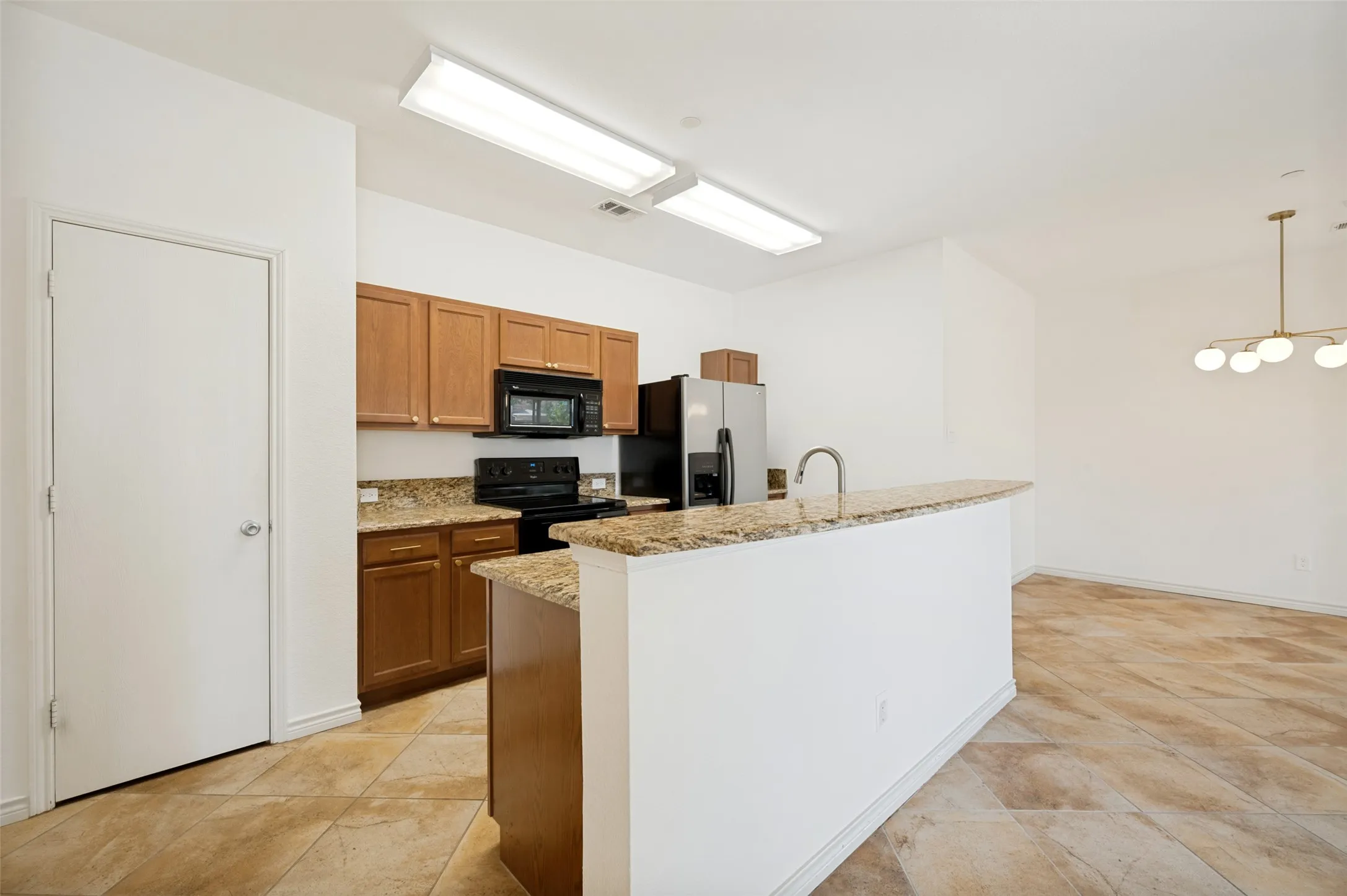 Single Family Residence For Rent in Denton County , 5900 Stone Mountain, The Colony, Texas 75056, 3 Bedroom, 3 Bathroom, 2 Garage spaces, 1,806 Sqft, built in 2008, mls#21390332, Real Estate Agent in The Colony, Homes For Rent in Denton county, Homes For Rent in The Colony, Realtor in The Colony Texas, Real Estate Brokerage Independent Realty Texas, Luminita Cordes Realtor