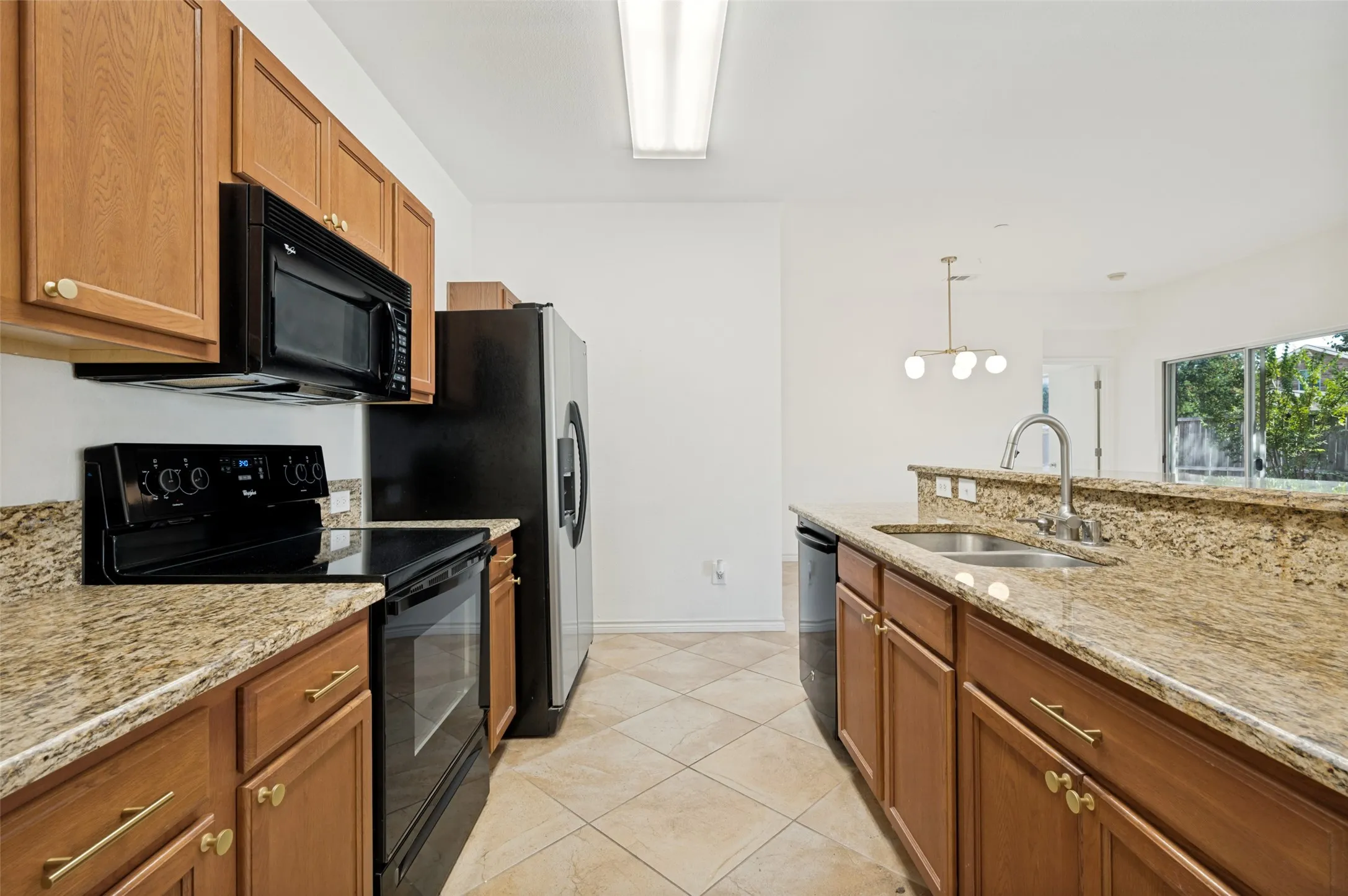 Single Family Residence For Rent in Denton County , 5900 Stone Mountain, The Colony, Texas 75056, 3 Bedroom, 3 Bathroom, 2 Garage spaces, 1,806 Sqft, built in 2008, mls#21390332, Real Estate Agent in The Colony, Homes For Rent in Denton county, Homes For Rent in The Colony, Realtor in The Colony Texas, Real Estate Brokerage Independent Realty Texas, Luminita Cordes Realtor