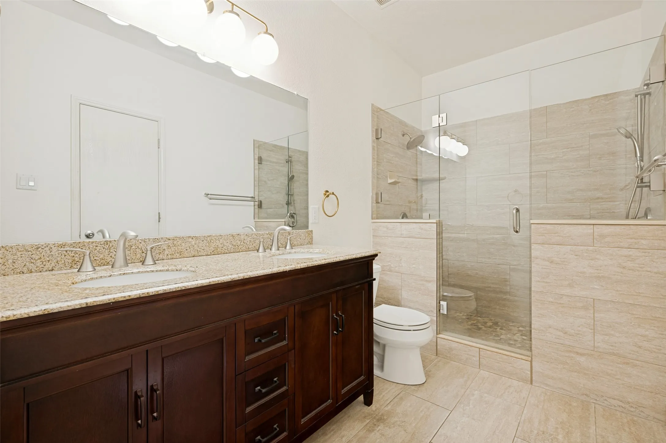 Single Family Residence For Rent in Denton County , 5900 Stone Mountain, The Colony, Texas 75056, 3 Bedroom, 3 Bathroom, 2 Garage spaces, 1,806 Sqft, built in 2008, mls#21390332, Real Estate Agent in The Colony, Homes For Rent in Denton county, Homes For Rent in The Colony, Realtor in The Colony Texas, Real Estate Brokerage Independent Realty Texas, Luminita Cordes Realtor