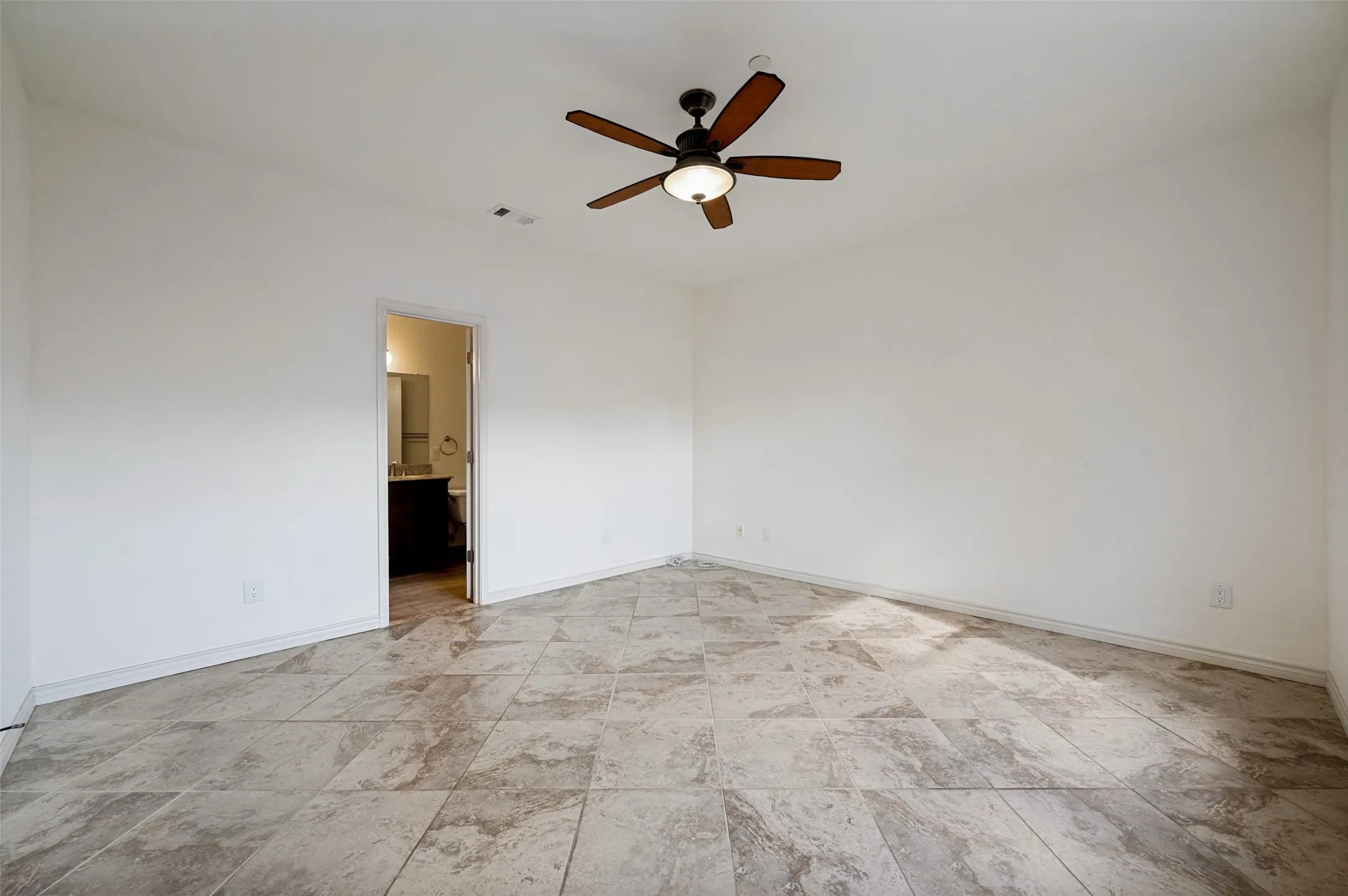 Single Family Residence For Rent in Denton County , 5900 Stone Mountain, The Colony, Texas 75056, 3 Bedroom, 3 Bathroom, 2 Garage spaces, 1,806 Sqft, built in 2008, mls#21390332, Real Estate Agent in The Colony, Homes For Rent in Denton county, Homes For Rent in The Colony, Realtor in The Colony Texas, Real Estate Brokerage Independent Realty Texas, Luminita Cordes Realtor