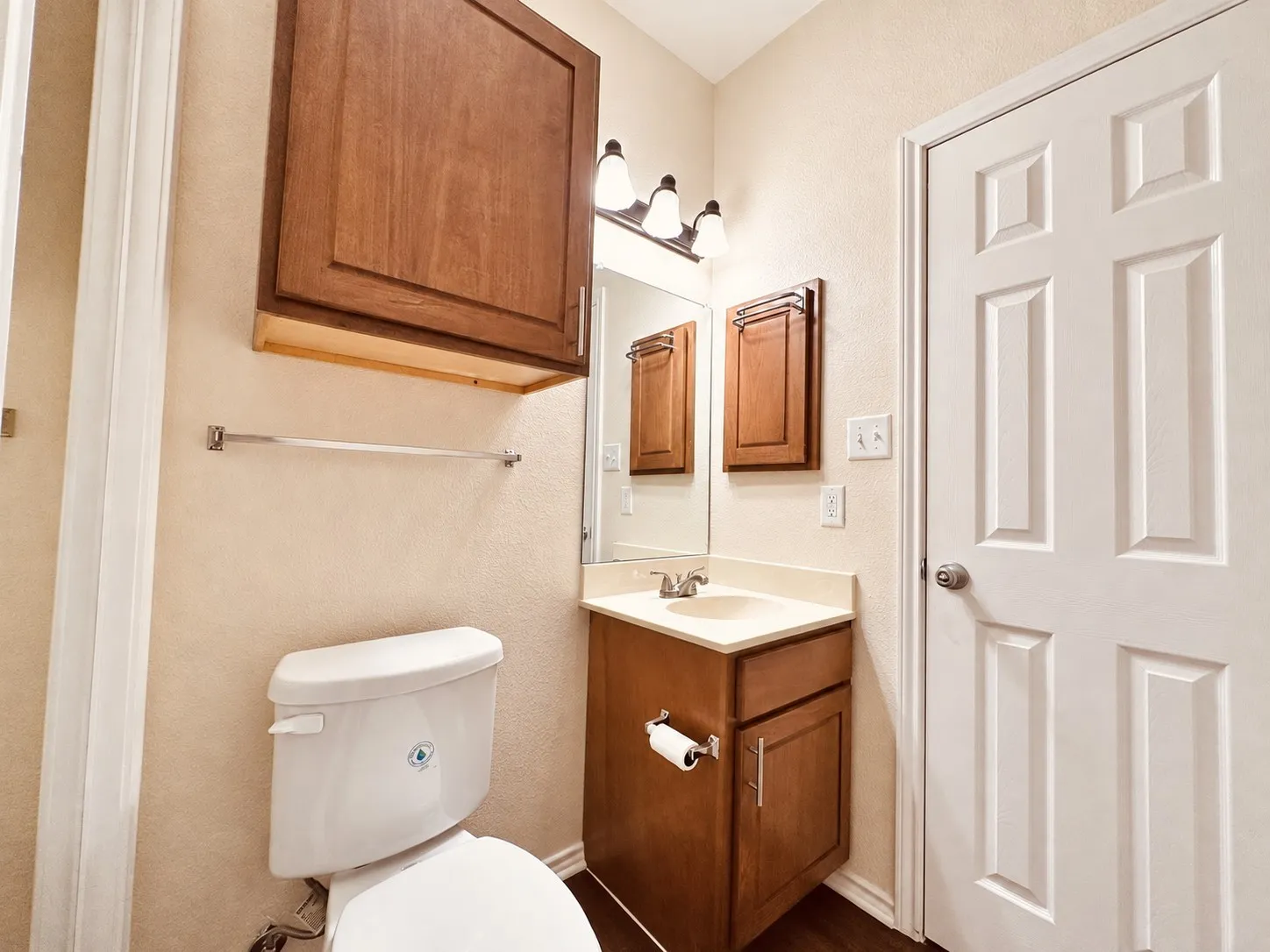 Condominium For Sale in Dallas County , 9831 Walnut Street P210, Dallas, Texas 75243, 2 Bedroom, 2 Bathroom, Garage spaces, 1,031 Sqft, built in 1983, mls#21384074, Real Estate Agent in Dallas, Homes For Sale in Dallas county, Homes For Sale in Dallas, Realtor in Dallas Texas, Real Estate Brokerage Independent Realty Texas, Luminita Cordes Realtor