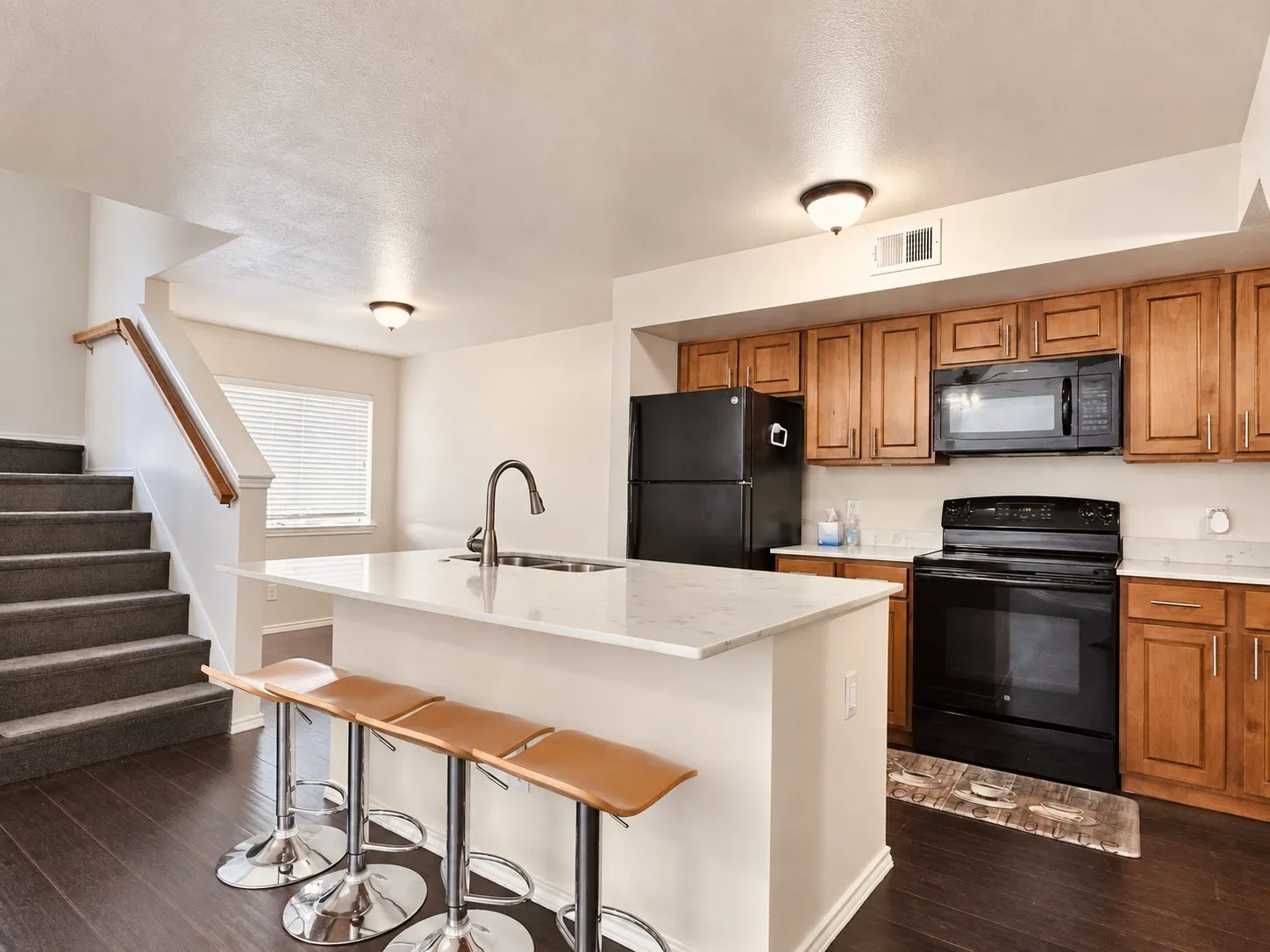 Condominium For Sale in Dallas County , 9831 Walnut Street P210, Dallas, Texas 75243, 2 Bedroom, 2 Bathroom, Garage spaces, 1,031 Sqft, built in 1983, mls#21384074, Real Estate Agent in Dallas, Homes For Sale in Dallas county, Homes For Sale in Dallas, Realtor in Dallas Texas, Real Estate Brokerage Independent Realty Texas, Luminita Cordes Realtor