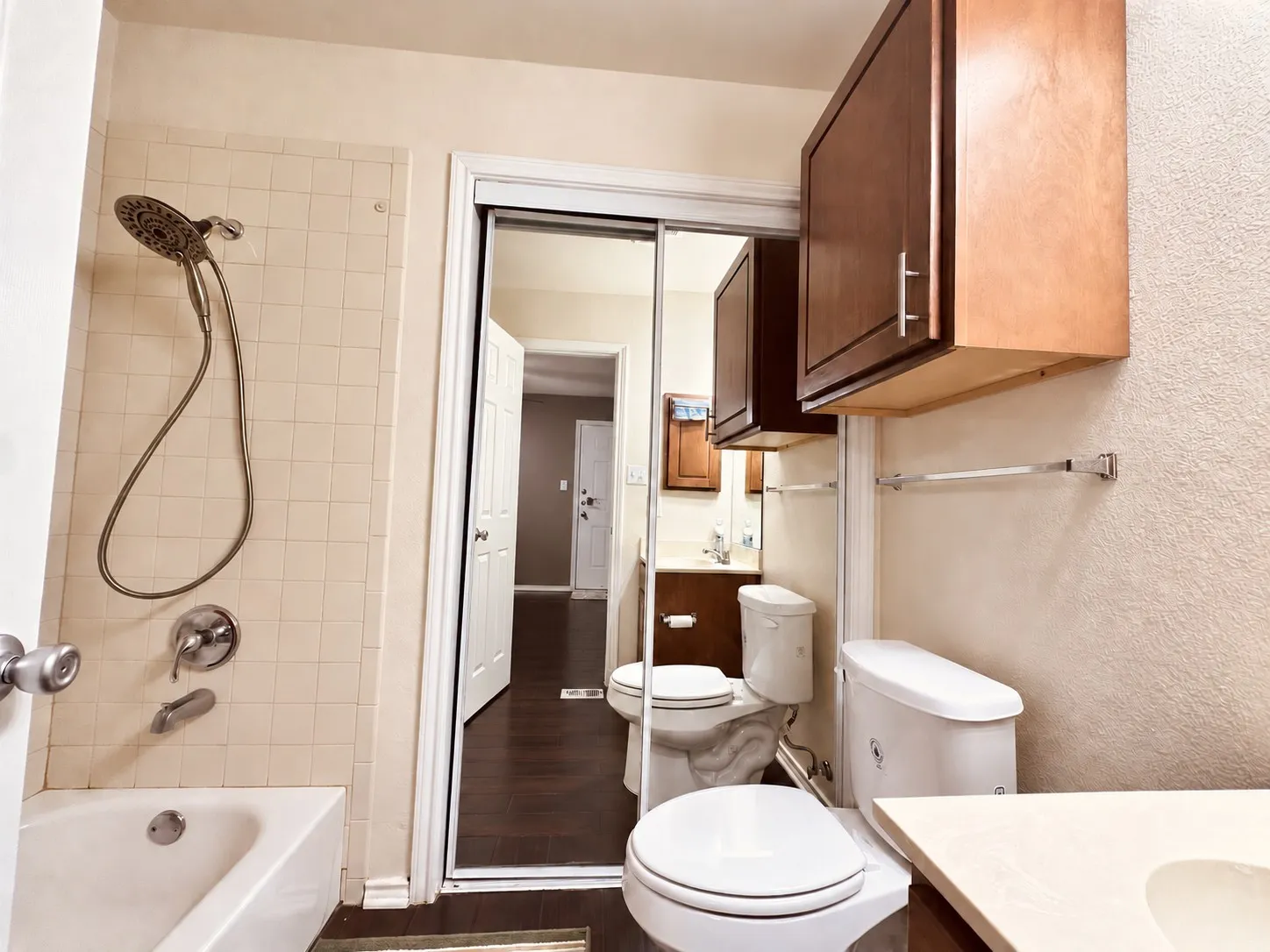 Condominium For Sale in Dallas County , 9831 Walnut Street P210, Dallas, Texas 75243, 2 Bedroom, 2 Bathroom, Garage spaces, 1,031 Sqft, built in 1983, mls#21384074, Real Estate Agent in Dallas, Homes For Sale in Dallas county, Homes For Sale in Dallas, Realtor in Dallas Texas, Real Estate Brokerage Independent Realty Texas, Luminita Cordes Realtor
