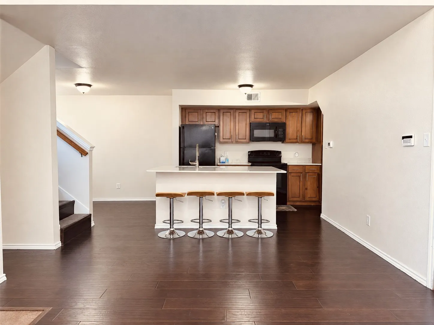 Condominium For Sale in Dallas County , 9831 Walnut Street P210, Dallas, Texas 75243, 2 Bedroom, 2 Bathroom, Garage spaces, 1,031 Sqft, built in 1983, mls#21384074, Real Estate Agent in Dallas, Homes For Sale in Dallas county, Homes For Sale in Dallas, Realtor in Dallas Texas, Real Estate Brokerage Independent Realty Texas, Luminita Cordes Realtor