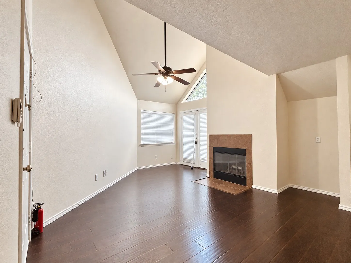 Condominium For Sale in Dallas County , 9831 Walnut Street P210, Dallas, Texas 75243, 2 Bedroom, 2 Bathroom, Garage spaces, 1,031 Sqft, built in 1983, mls#21384074, Real Estate Agent in Dallas, Homes For Sale in Dallas county, Homes For Sale in Dallas, Realtor in Dallas Texas, Real Estate Brokerage Independent Realty Texas, Luminita Cordes Realtor