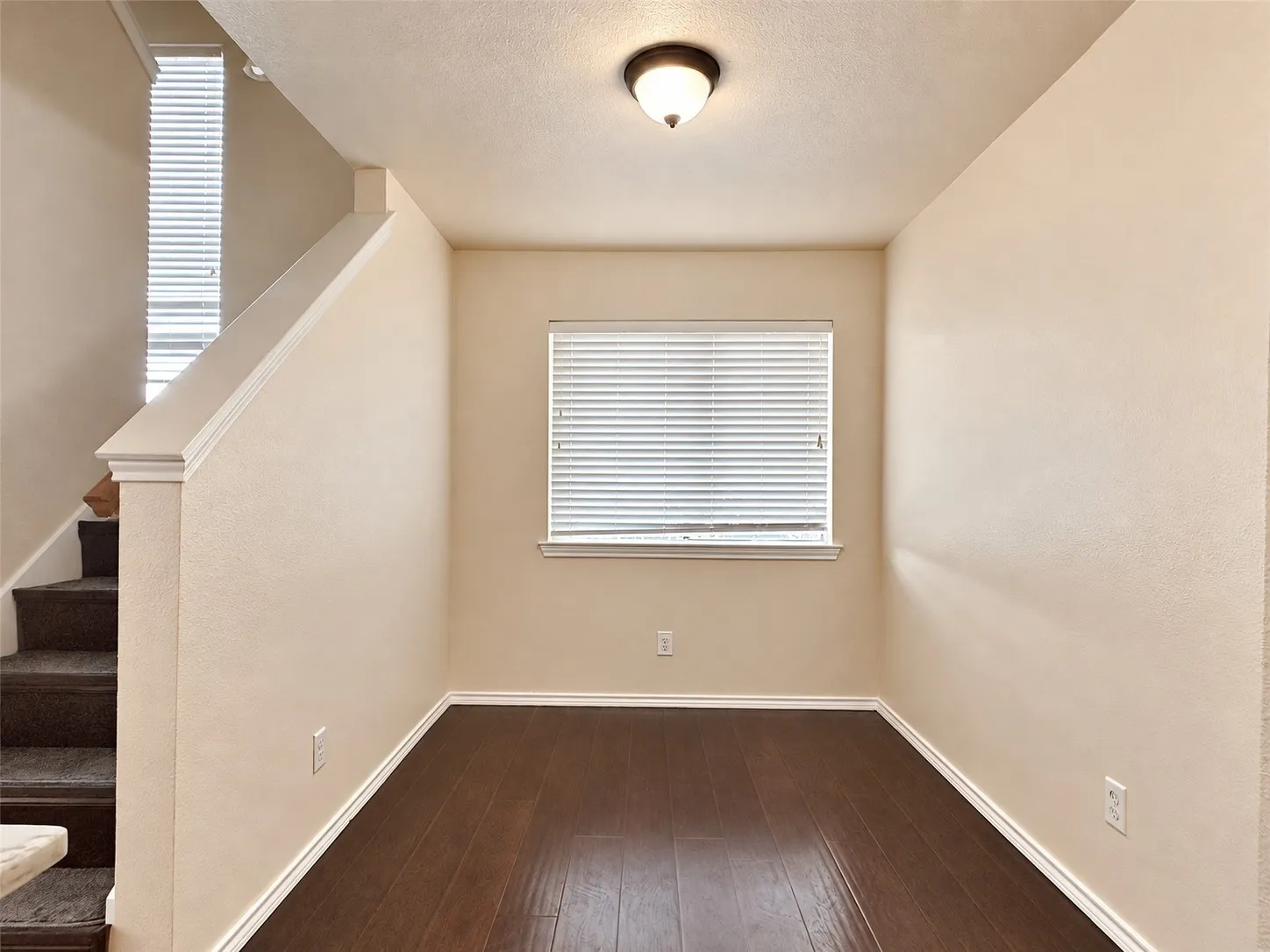 Condominium For Sale in Dallas County , 9831 Walnut Street P210, Dallas, Texas 75243, 2 Bedroom, 2 Bathroom, Garage spaces, 1,031 Sqft, built in 1983, mls#21384074, Real Estate Agent in Dallas, Homes For Sale in Dallas county, Homes For Sale in Dallas, Realtor in Dallas Texas, Real Estate Brokerage Independent Realty Texas, Luminita Cordes Realtor