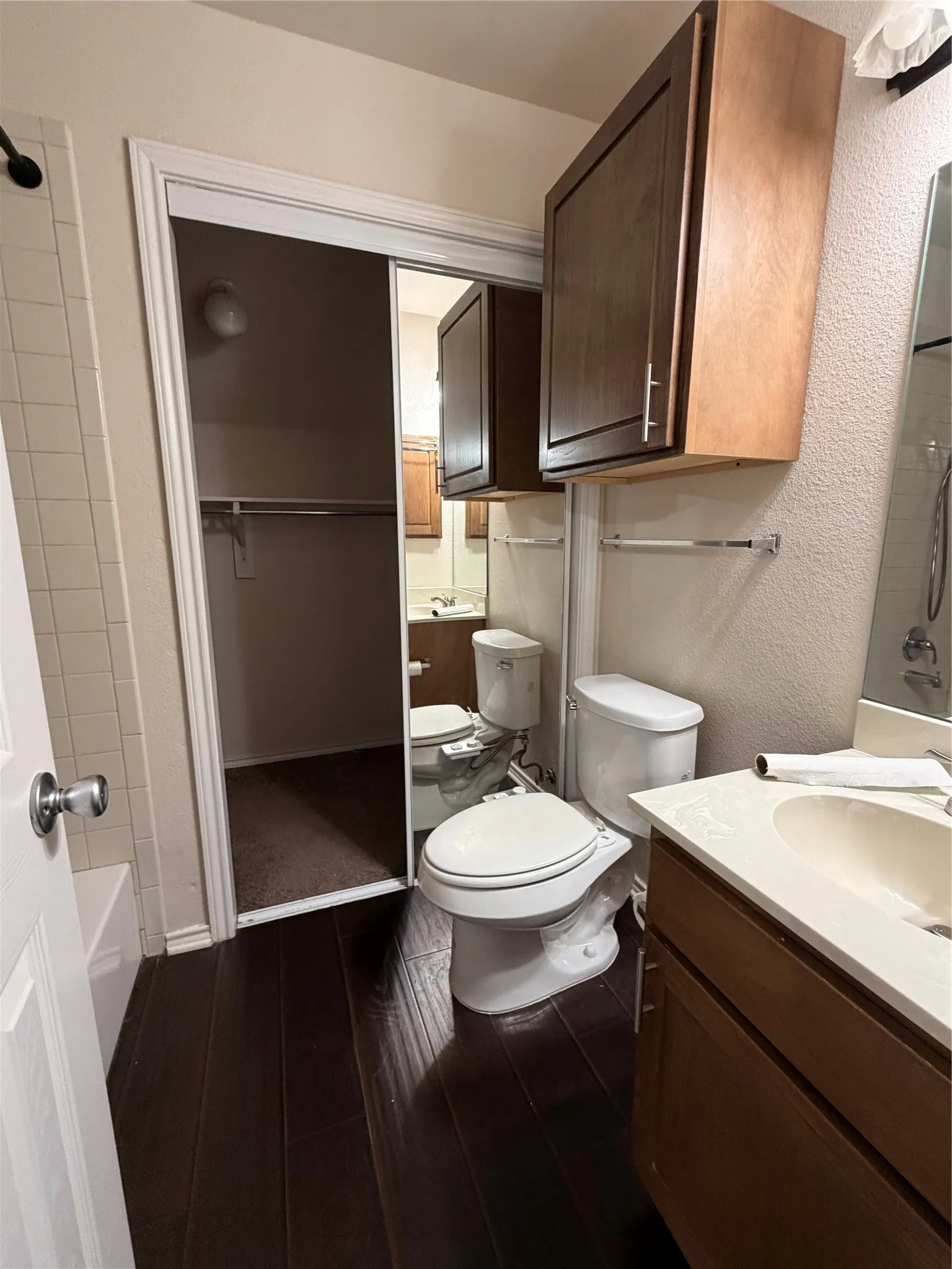 Condominium For Sale in Dallas County , 9831 Walnut Street P210, Dallas, Texas 75243, 2 Bedroom, 2 Bathroom, Garage spaces, 1,031 Sqft, built in 1983, mls#21384074, Real Estate Agent in Dallas, Homes For Sale in Dallas county, Homes For Sale in Dallas, Realtor in Dallas Texas, Real Estate Brokerage Independent Realty Texas, Luminita Cordes Realtor