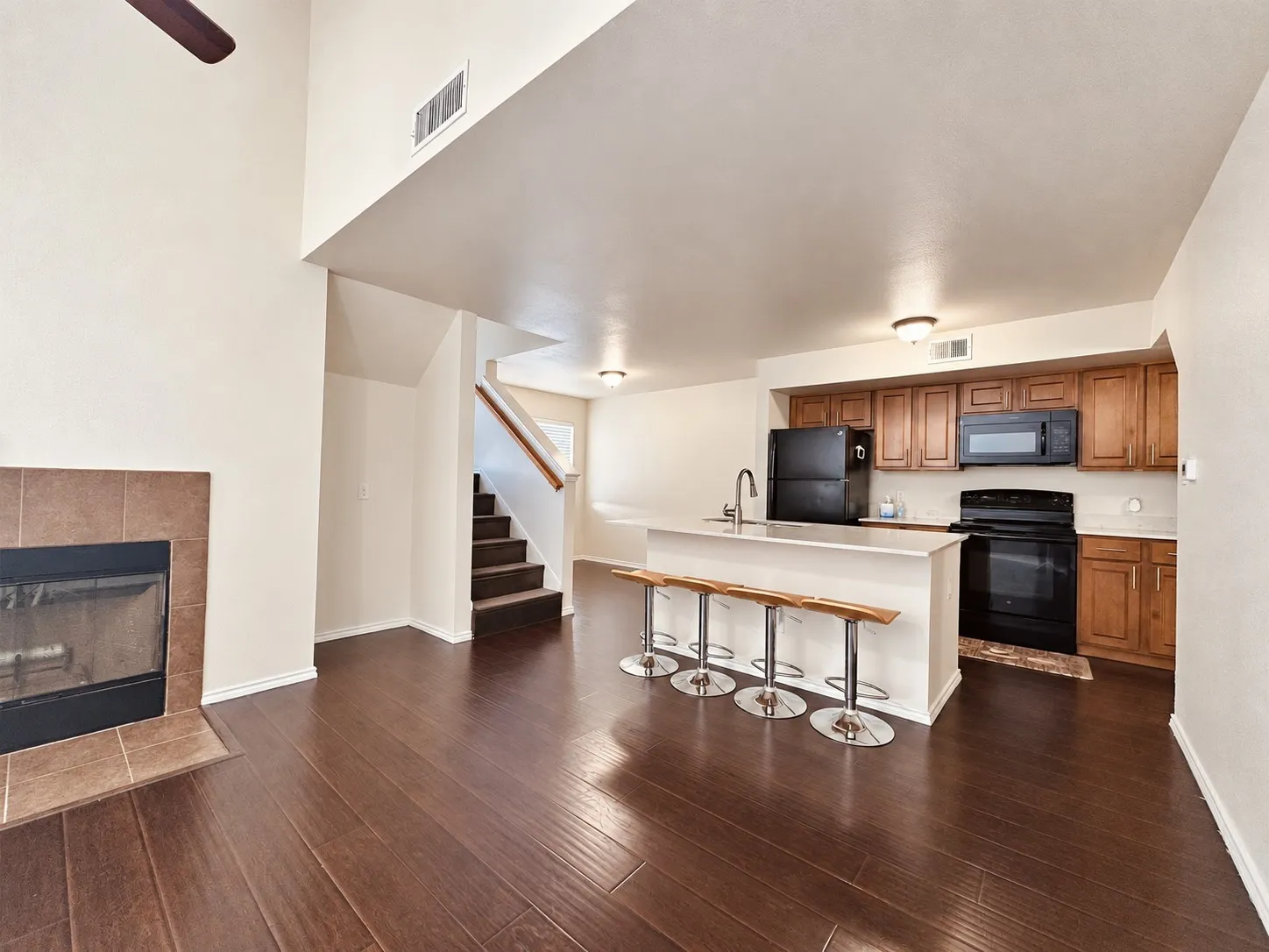 Condominium For Sale in Dallas County , 9831 Walnut Street P210, Dallas, Texas 75243, 2 Bedroom, 2 Bathroom, Garage spaces, 1,031 Sqft, built in 1983, mls#21384074, Real Estate Agent in Dallas, Homes For Sale in Dallas county, Homes For Sale in Dallas, Realtor in Dallas Texas, Real Estate Brokerage Independent Realty Texas, Luminita Cordes Realtor