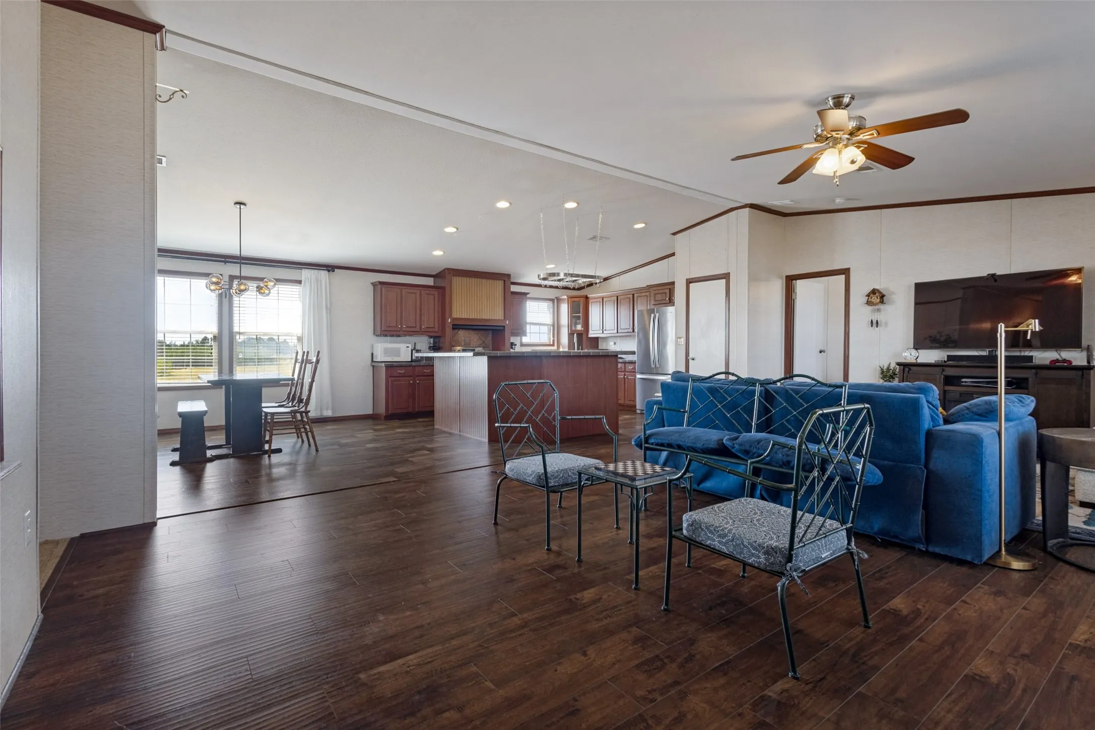 Mobile Home For Sale in Denton County , 8317 Old Stoney Road, Ponder, Texas 76259, 3 Bedroom, 2 Bathroom, Garage spaces, 1,920 Sqft, built in 2011, mls#21390143, Real Estate Agent in Ponder, Homes For Sale in Denton county, Homes For Sale in Ponder, Realtor in Ponder Texas, Real Estate Brokerage Independent Realty Texas, Luminita Cordes Realtor