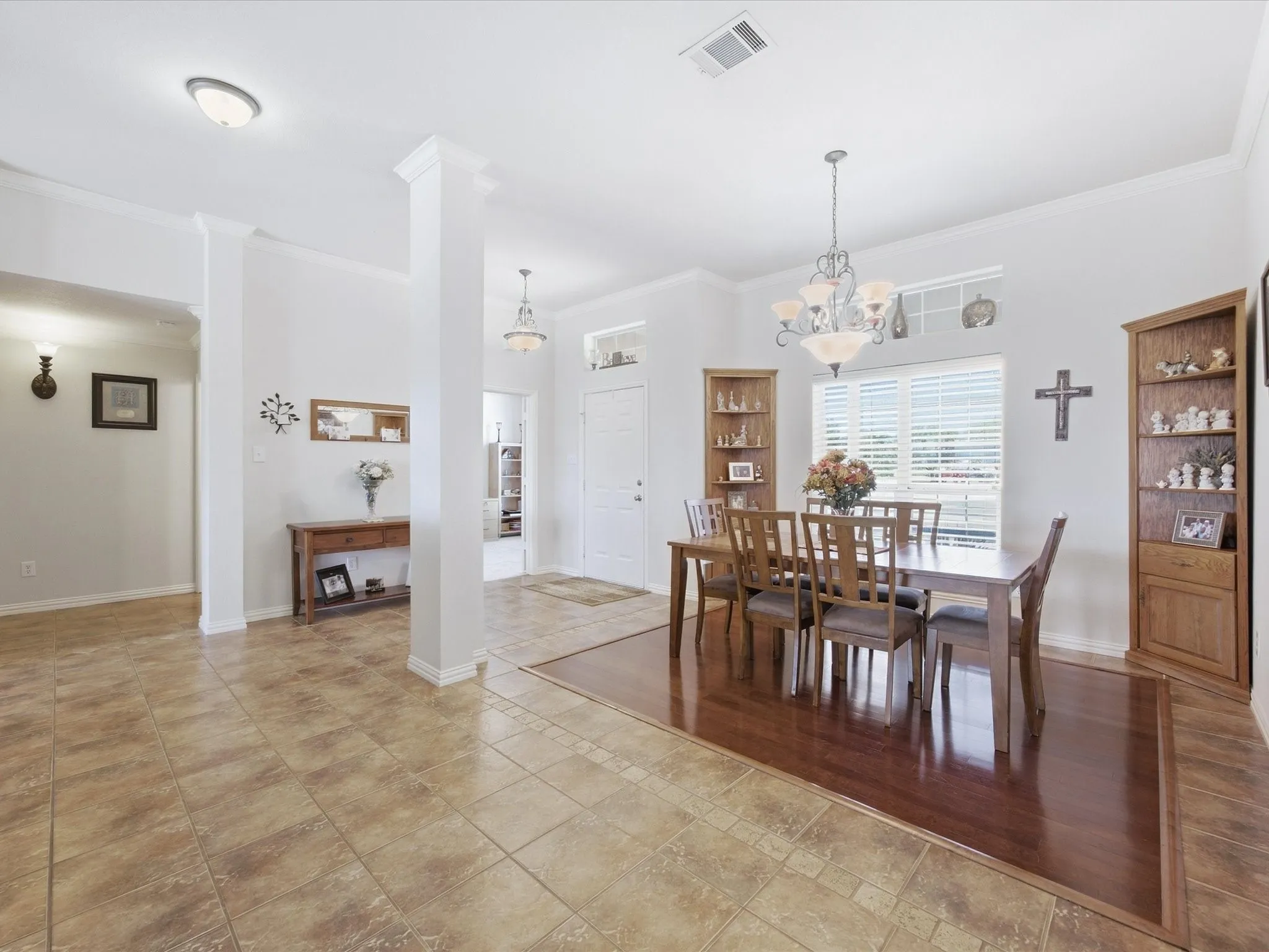 Single Family Residence For Sale in Ellis County , 5020 April Lane, Waxahachie, Texas 75165, 4 Bedroom, 3 Bathroom, 2 Garage spaces, 2,764 Sqft, built in 2004, mls#21386094, Real Estate Agent in Waxahachie, Homes For Sale in Ellis county, Homes For Sale in Waxahachie, Realtor in Waxahachie Texas, Real Estate Brokerage Independent Realty Texas, Luminita Cordes Realtor