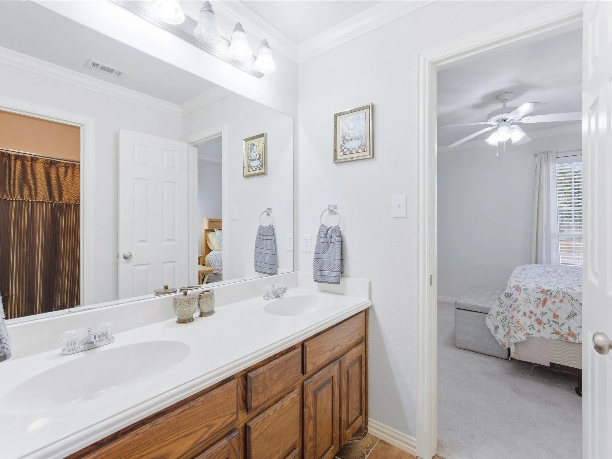 Single Family Residence For Sale in Ellis County , 5020 April Lane, Waxahachie, Texas 75165, 4 Bedroom, 3 Bathroom, 2 Garage spaces, 2,764 Sqft, built in 2004, mls#21386094, Real Estate Agent in Waxahachie, Homes For Sale in Ellis county, Homes For Sale in Waxahachie, Realtor in Waxahachie Texas, Real Estate Brokerage Independent Realty Texas, Luminita Cordes Realtor