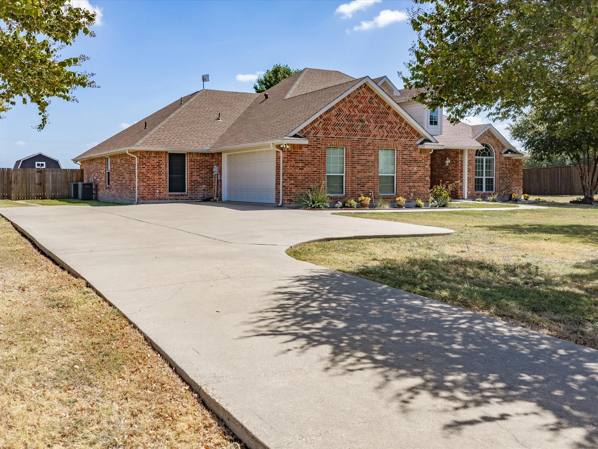 Single Family Residence For Sale in Ellis County , 5020 April Lane, Waxahachie, Texas 75165, 4 Bedroom, 3 Bathroom, 2 Garage spaces, 2,764 Sqft, built in 2004, mls#21386094, Real Estate Agent in Waxahachie, Homes For Sale in Ellis county, Homes For Sale in Waxahachie, Realtor in Waxahachie Texas, Real Estate Brokerage Independent Realty Texas, Luminita Cordes Realtor