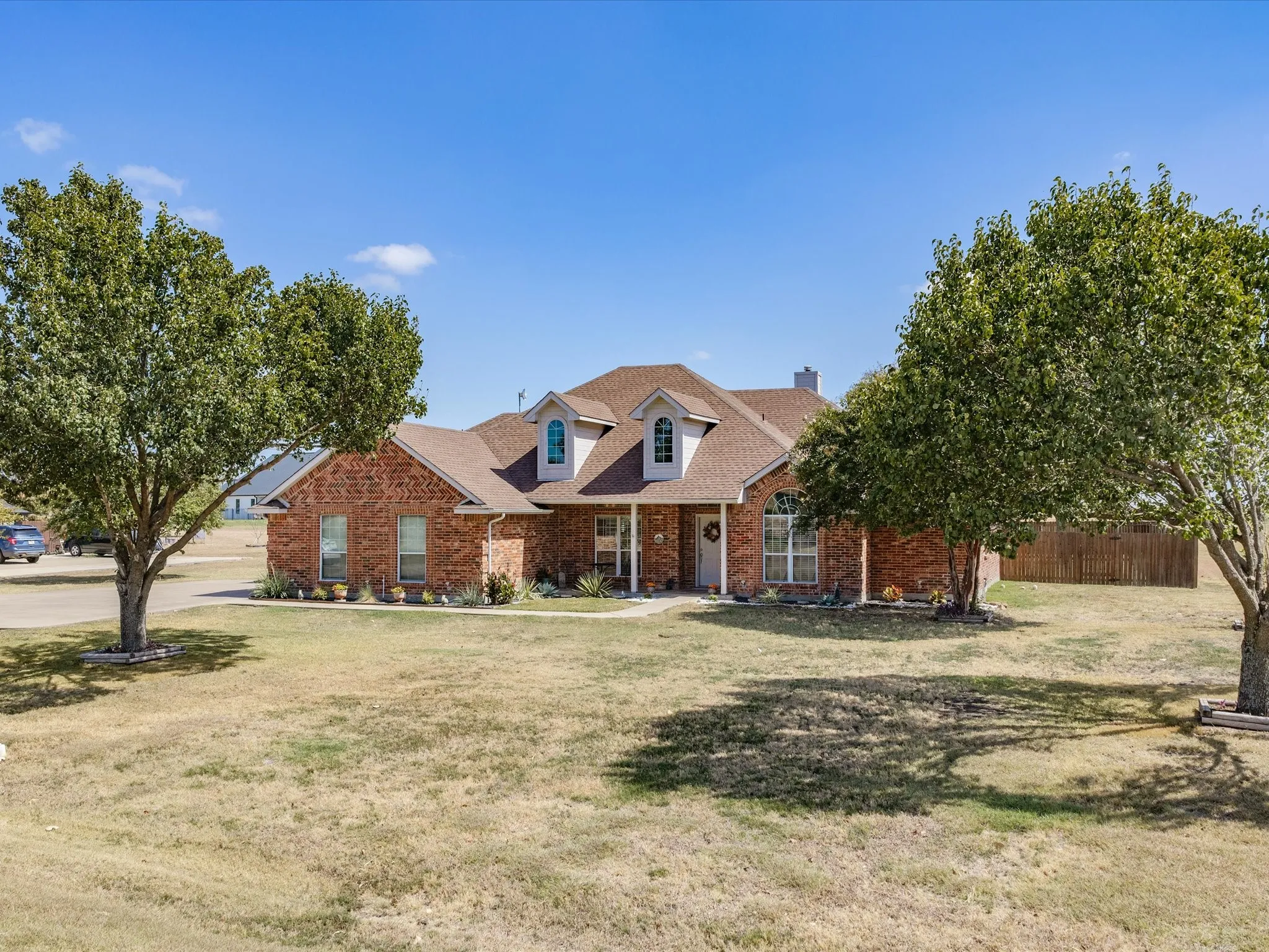 Single Family Residence For Sale in Ellis County , 5020 April Lane, Waxahachie, Texas 75165, 4 Bedroom, 3 Bathroom, 2 Garage spaces, 2,764 Sqft, built in 2004, mls#21386094, Real Estate Agent in Waxahachie, Homes For Sale in Ellis county, Homes For Sale in Waxahachie, Realtor in Waxahachie Texas, Real Estate Brokerage Independent Realty Texas, Luminita Cordes Realtor