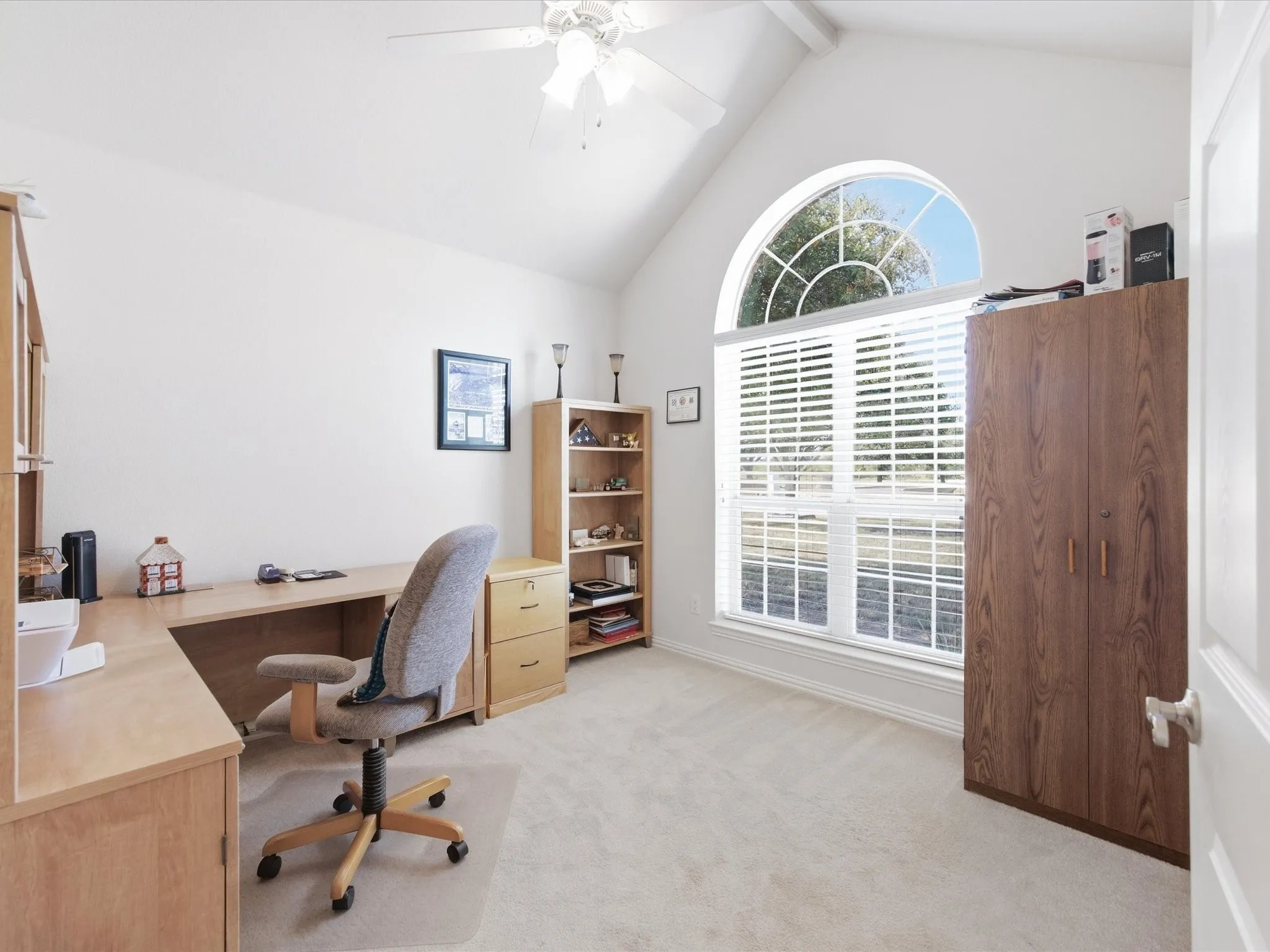 Single Family Residence For Sale in Ellis County , 5020 April Lane, Waxahachie, Texas 75165, 4 Bedroom, 3 Bathroom, 2 Garage spaces, 2,764 Sqft, built in 2004, mls#21386094, Real Estate Agent in Waxahachie, Homes For Sale in Ellis county, Homes For Sale in Waxahachie, Realtor in Waxahachie Texas, Real Estate Brokerage Independent Realty Texas, Luminita Cordes Realtor