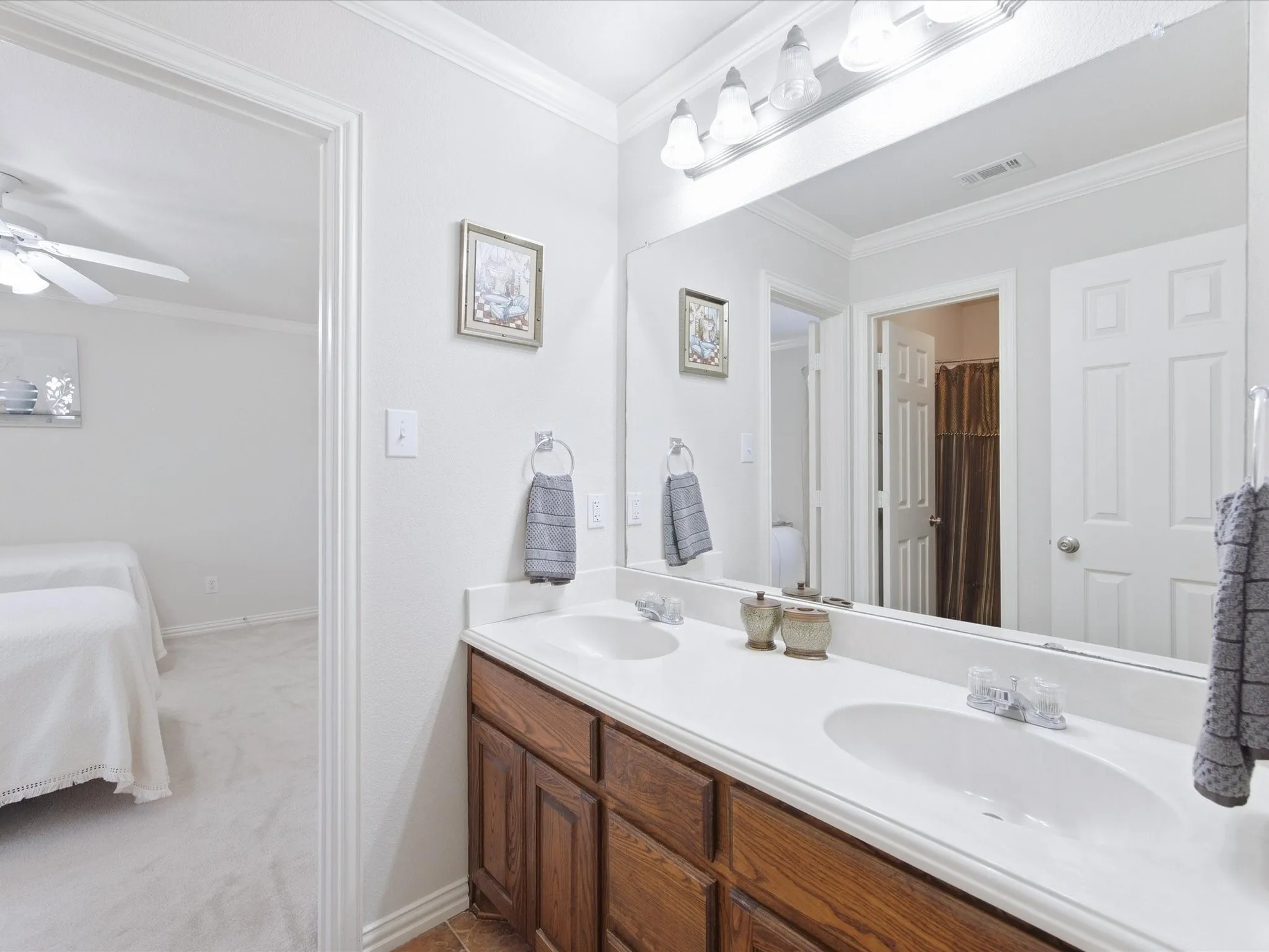 Single Family Residence For Sale in Ellis County , 5020 April Lane, Waxahachie, Texas 75165, 4 Bedroom, 3 Bathroom, 2 Garage spaces, 2,764 Sqft, built in 2004, mls#21386094, Real Estate Agent in Waxahachie, Homes For Sale in Ellis county, Homes For Sale in Waxahachie, Realtor in Waxahachie Texas, Real Estate Brokerage Independent Realty Texas, Luminita Cordes Realtor