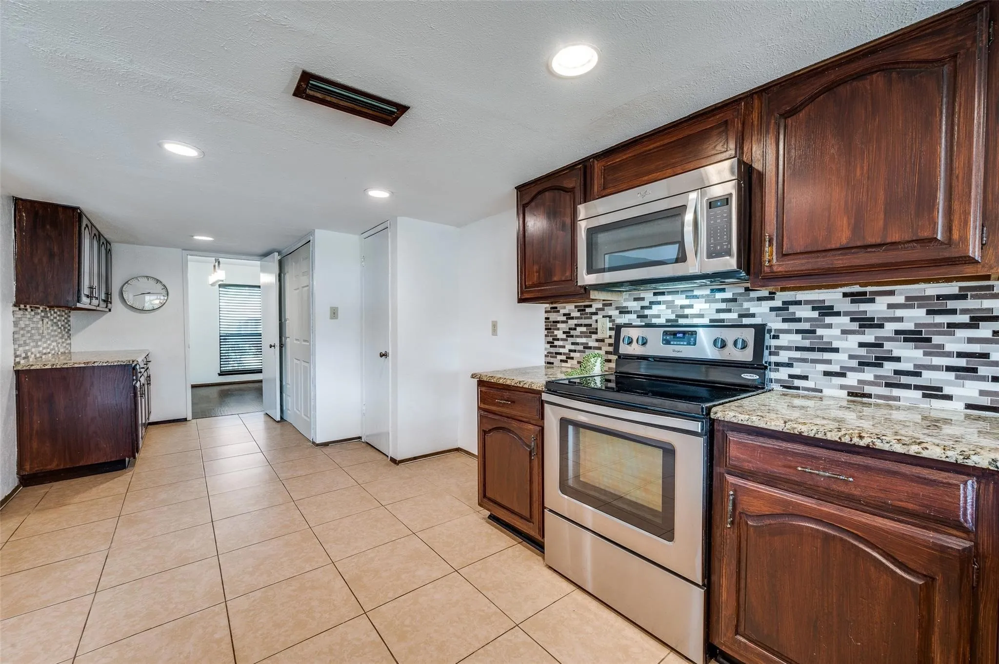 Single Family Residence For Rent in Collin County , 2209 Travis Drive, Plano, Texas 75093, 3 Bedroom, 2 Bathroom, 2 Garage spaces, 1,846 Sqft, built in 1979, mls#21390351, Real Estate Agent in Plano, Homes For Rent in Collin county, Homes For Rent in Plano, Realtor in Plano Texas, Real Estate Brokerage Independent Realty Texas, Luminita Cordes Realtor