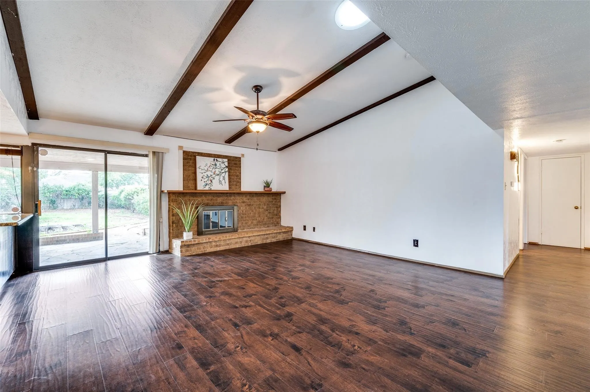 Single Family Residence For Rent in Collin County , 2209 Travis Drive, Plano, Texas 75093, 3 Bedroom, 2 Bathroom, 2 Garage spaces, 1,846 Sqft, built in 1979, mls#21390351, Real Estate Agent in Plano, Homes For Rent in Collin county, Homes For Rent in Plano, Realtor in Plano Texas, Real Estate Brokerage Independent Realty Texas, Luminita Cordes Realtor