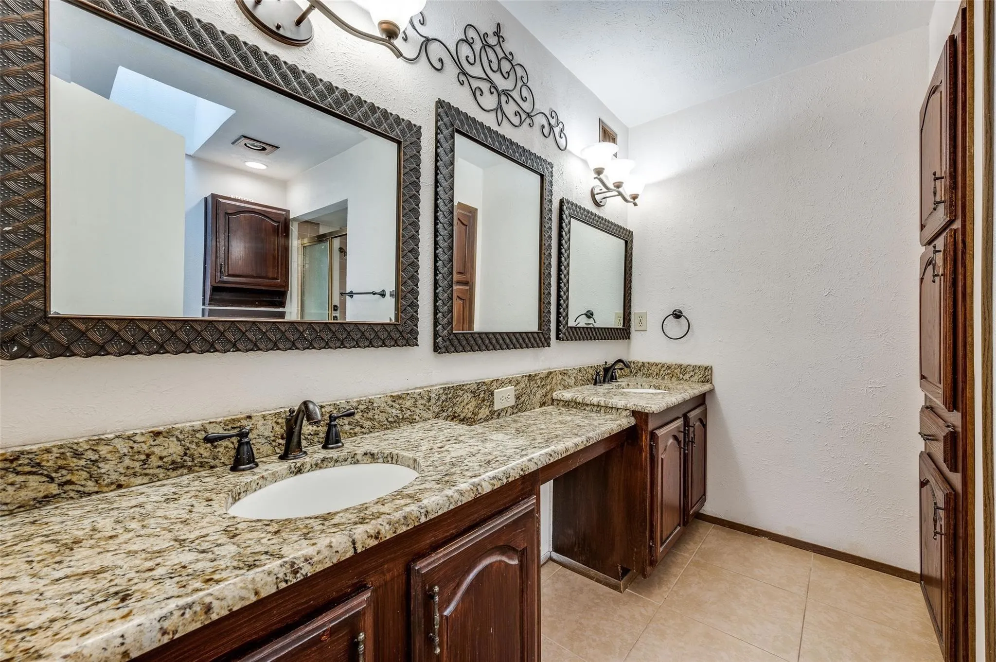 Single Family Residence For Rent in Collin County , 2209 Travis Drive, Plano, Texas 75093, 3 Bedroom, 2 Bathroom, 2 Garage spaces, 1,846 Sqft, built in 1979, mls#21390351, Real Estate Agent in Plano, Homes For Rent in Collin county, Homes For Rent in Plano, Realtor in Plano Texas, Real Estate Brokerage Independent Realty Texas, Luminita Cordes Realtor